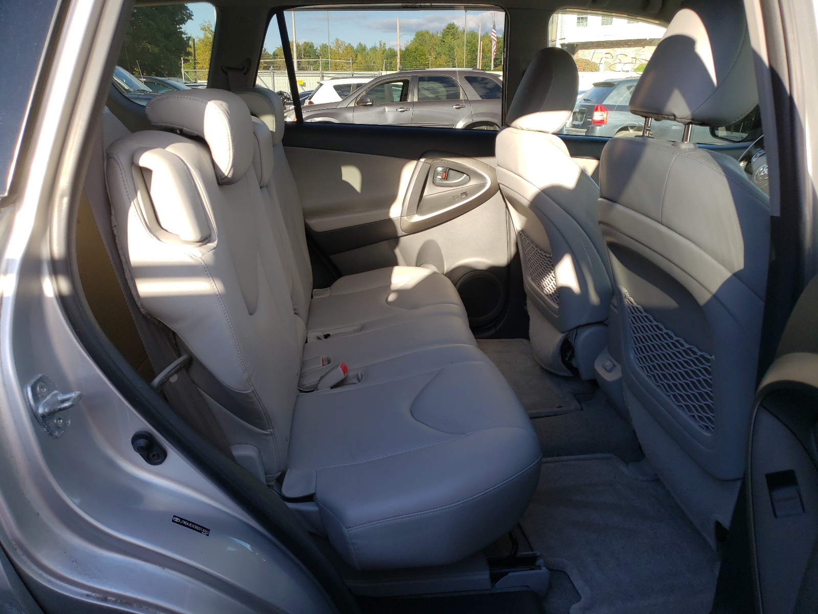Photo 6 from auction – 2010 TOYOTA RAV4 LIMIT with VIN JTMDK4DV3AD014462