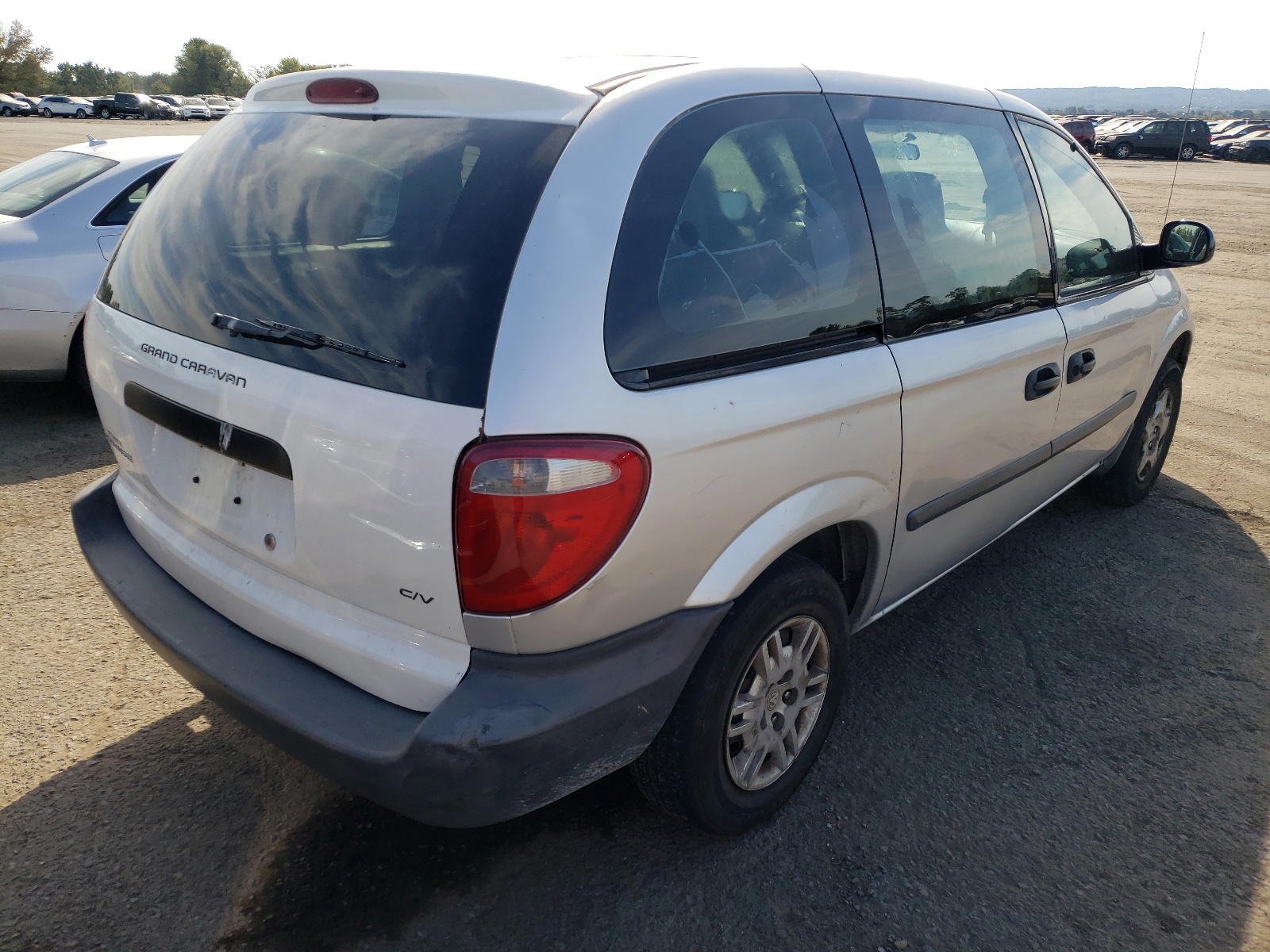 Photo 4 from auction – 2005 DODGE CARAVAN SE with VIN 1D4GP25B75B159340