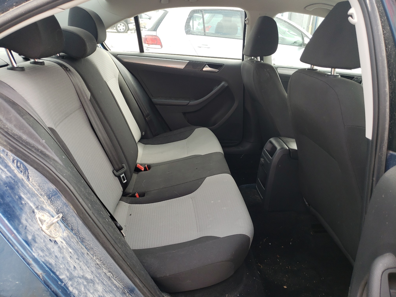 Photo 6 from auction – 2017 VOLKSWAGEN JETTA S with VIN 3VW2B7AJ3HM257226
