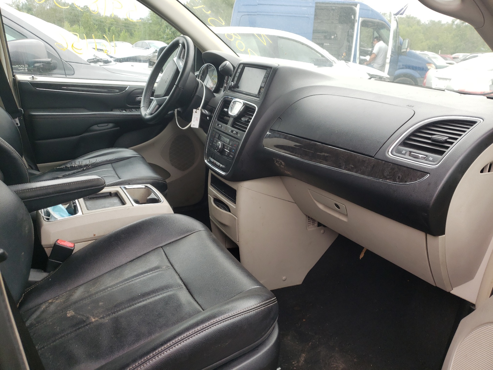 Photo 5 from auction – 2013 CHRYSLER TOWN & COU with VIN 2C4RC1BG1DR708543