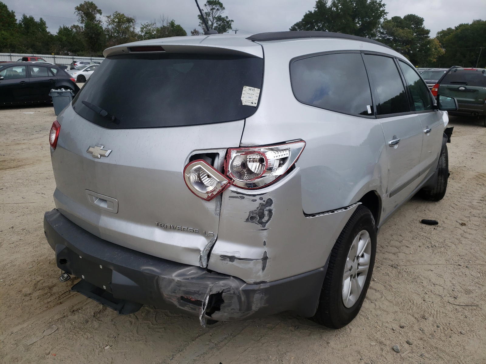 Photo 4 from auction – 2011 CHEVROLET TRAVERSE L with VIN 1GNKRFED2BJ387071