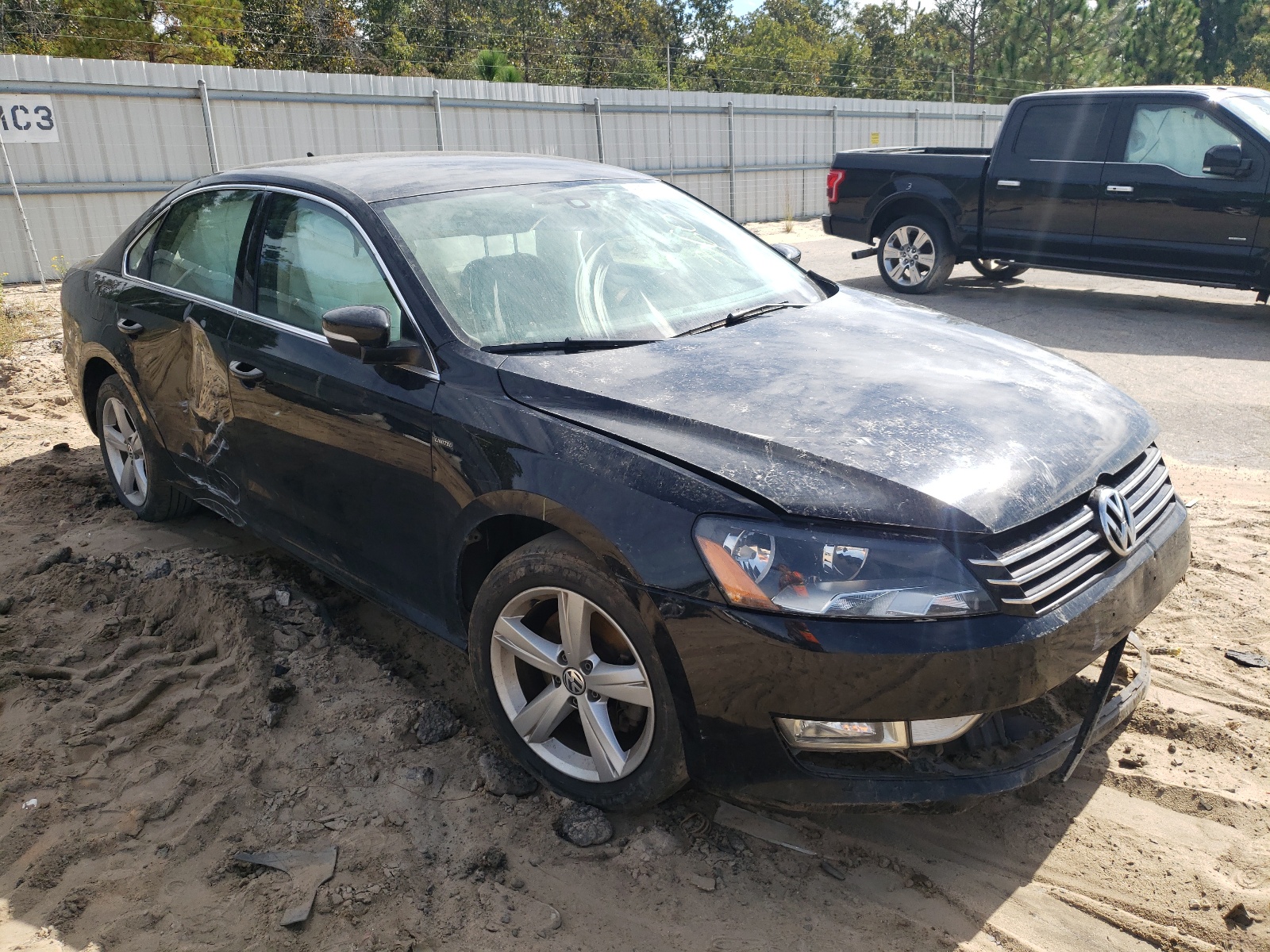 VOLKSWAGEN PASSAT S 2015 with VIN 1VWAT7A33FC119484 - Photo from auction