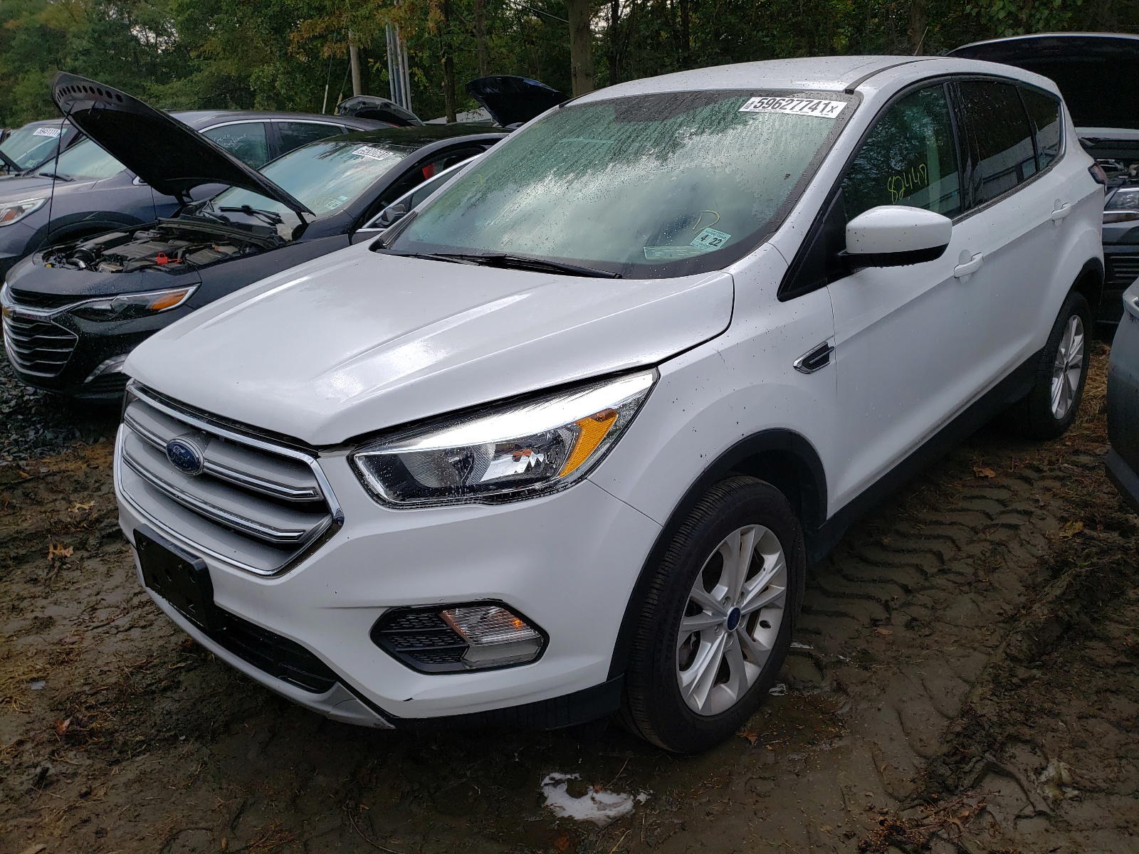 Photo 2 from auction – 2017 FORD ESCAPE SE with VIN 1FMCU9GD7HUD23508