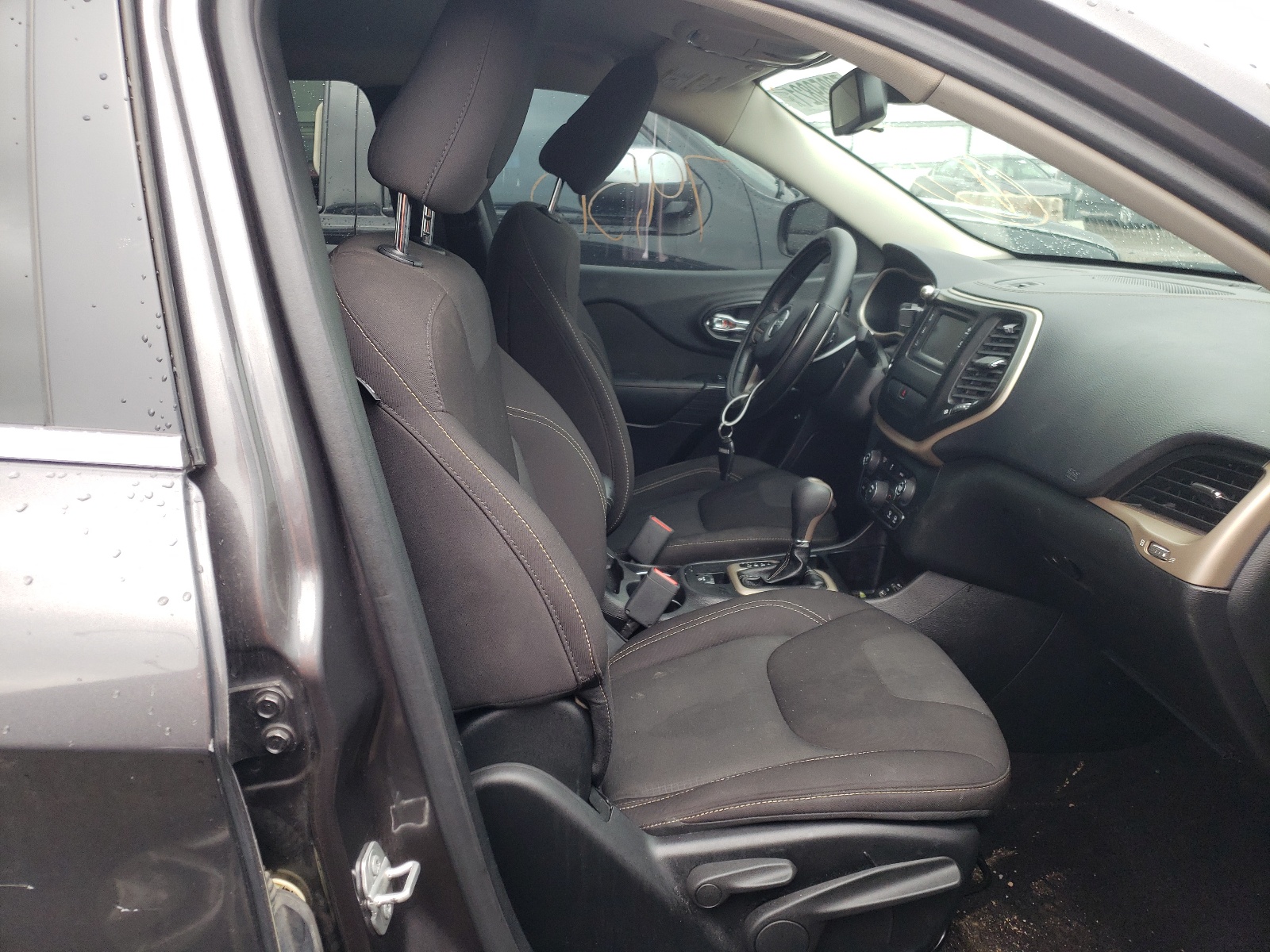 Photo 5 from auction – 2017 JEEP CHEROKEE L with VIN 1C4PJLCB5HW522688