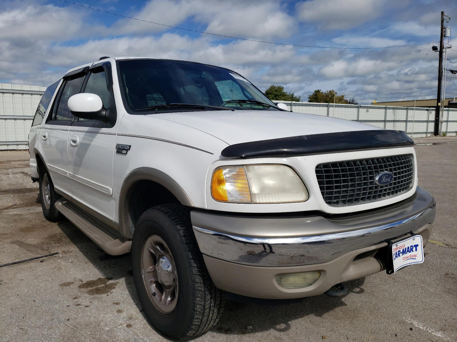 FORD EXPEDITION 2000 with VIN 1FMPU18L0YLA20875 - Photo from auction