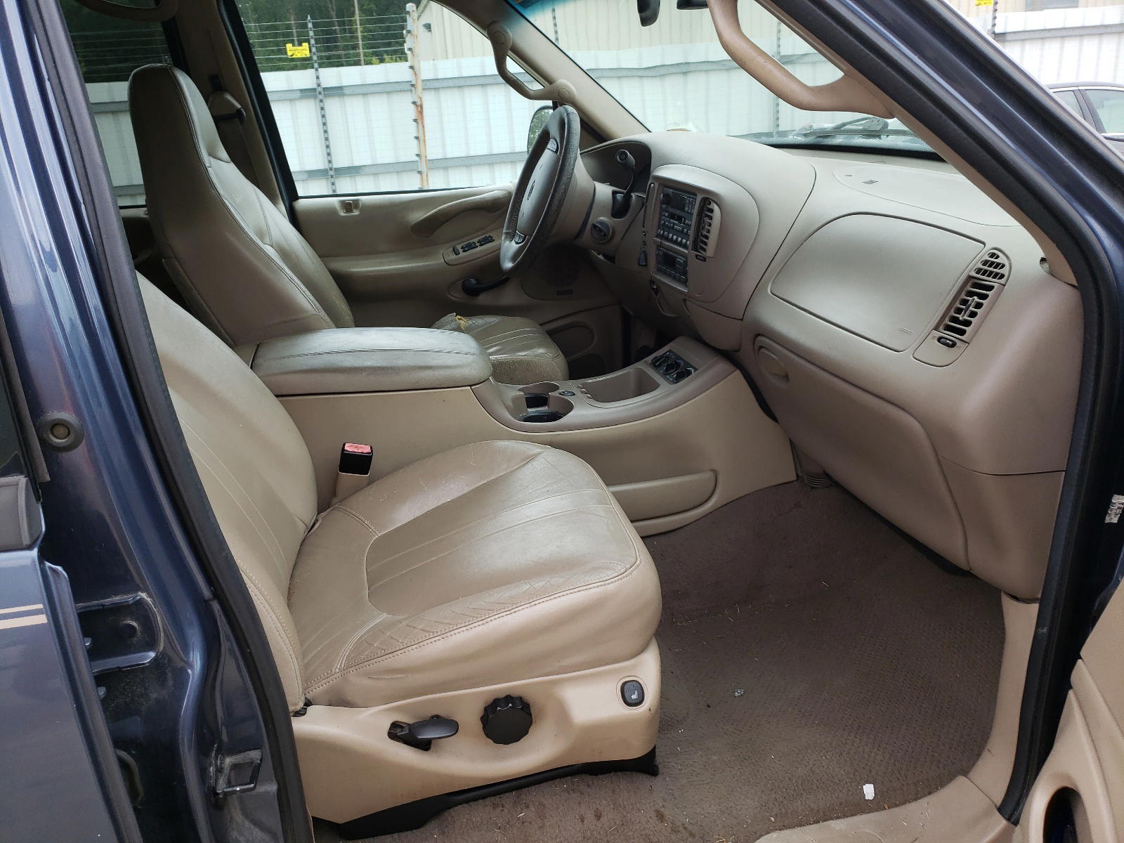 Photo 5 from auction – 2002 FORD EXPEDITION with VIN 1FMFU18LX2LA59461