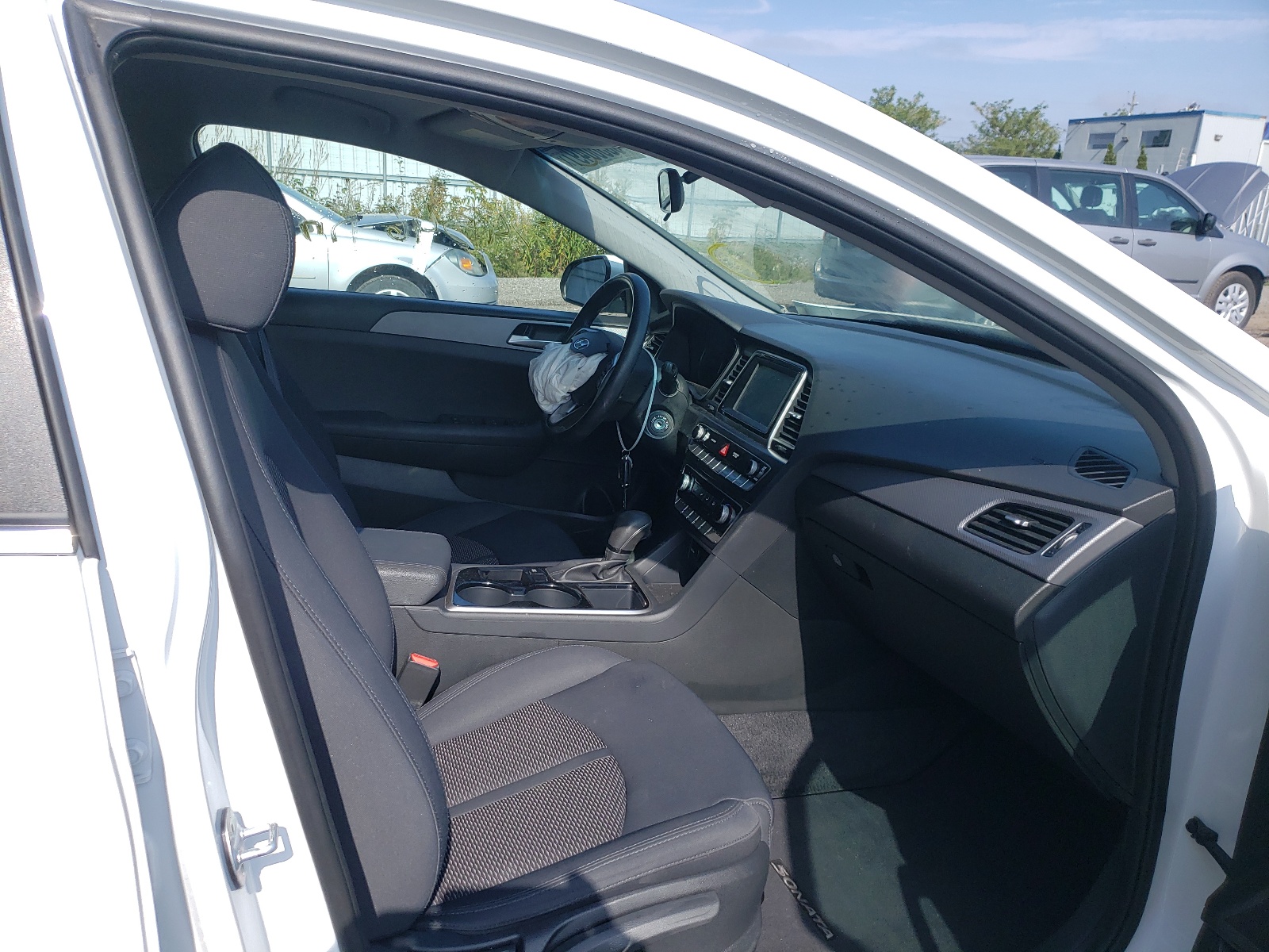 Photo 5 from auction – 2019 HYUNDAI SONATA SE with VIN 5NPE24AF0KH793848