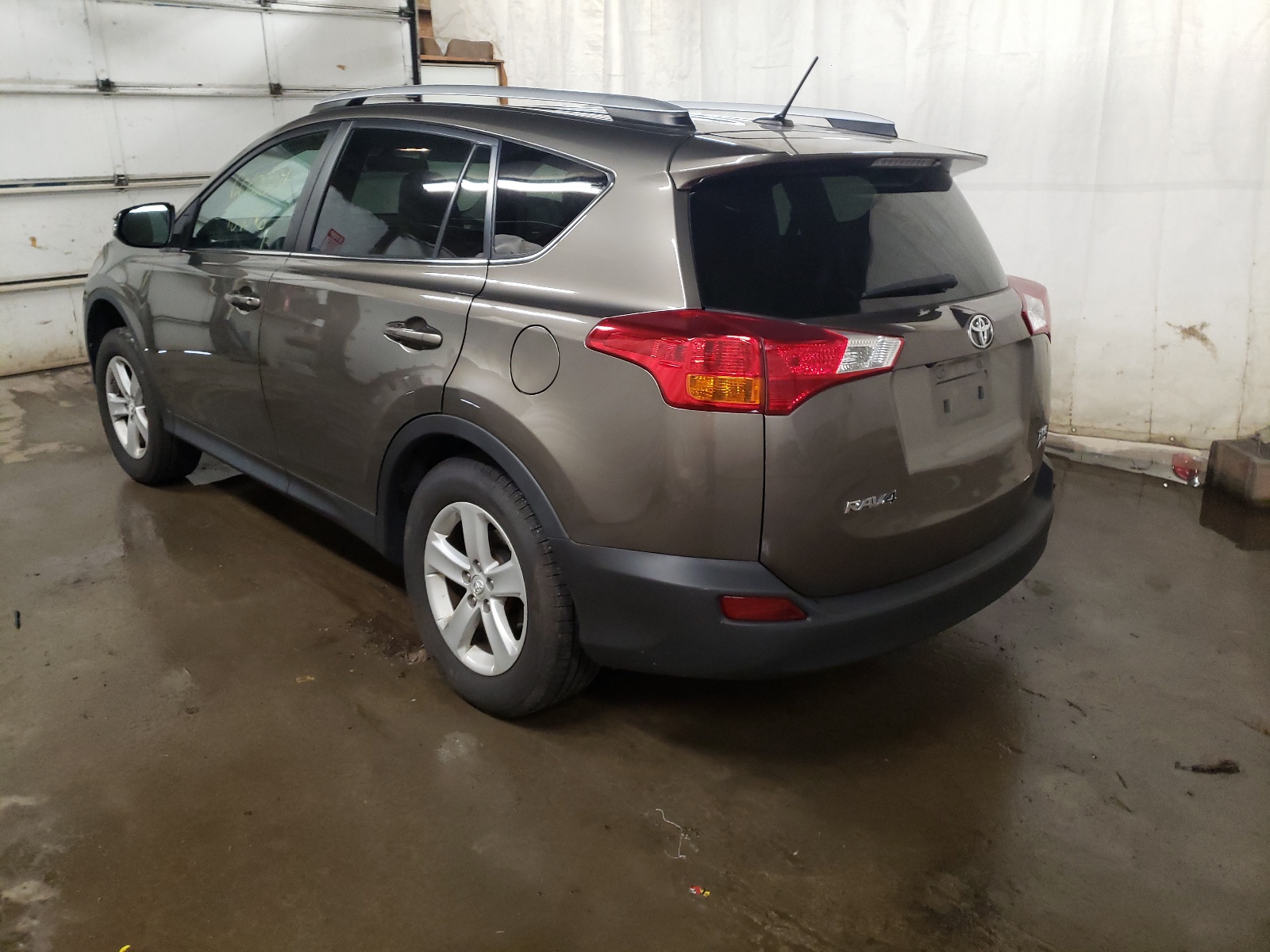 Photo 3 from auction – 2014 TOYOTA RAV4 XLE with VIN 2T3RFREV9EW191239