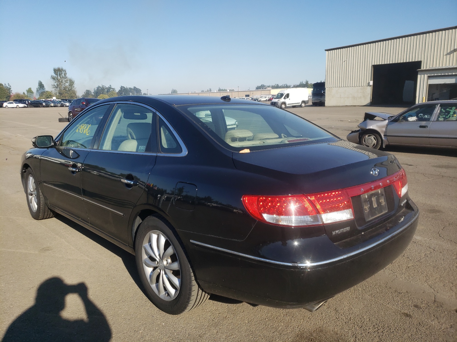 Photo 3 from auction – 2007 HYUNDAI AZERA SE with VIN KMHFC46FX7A230102