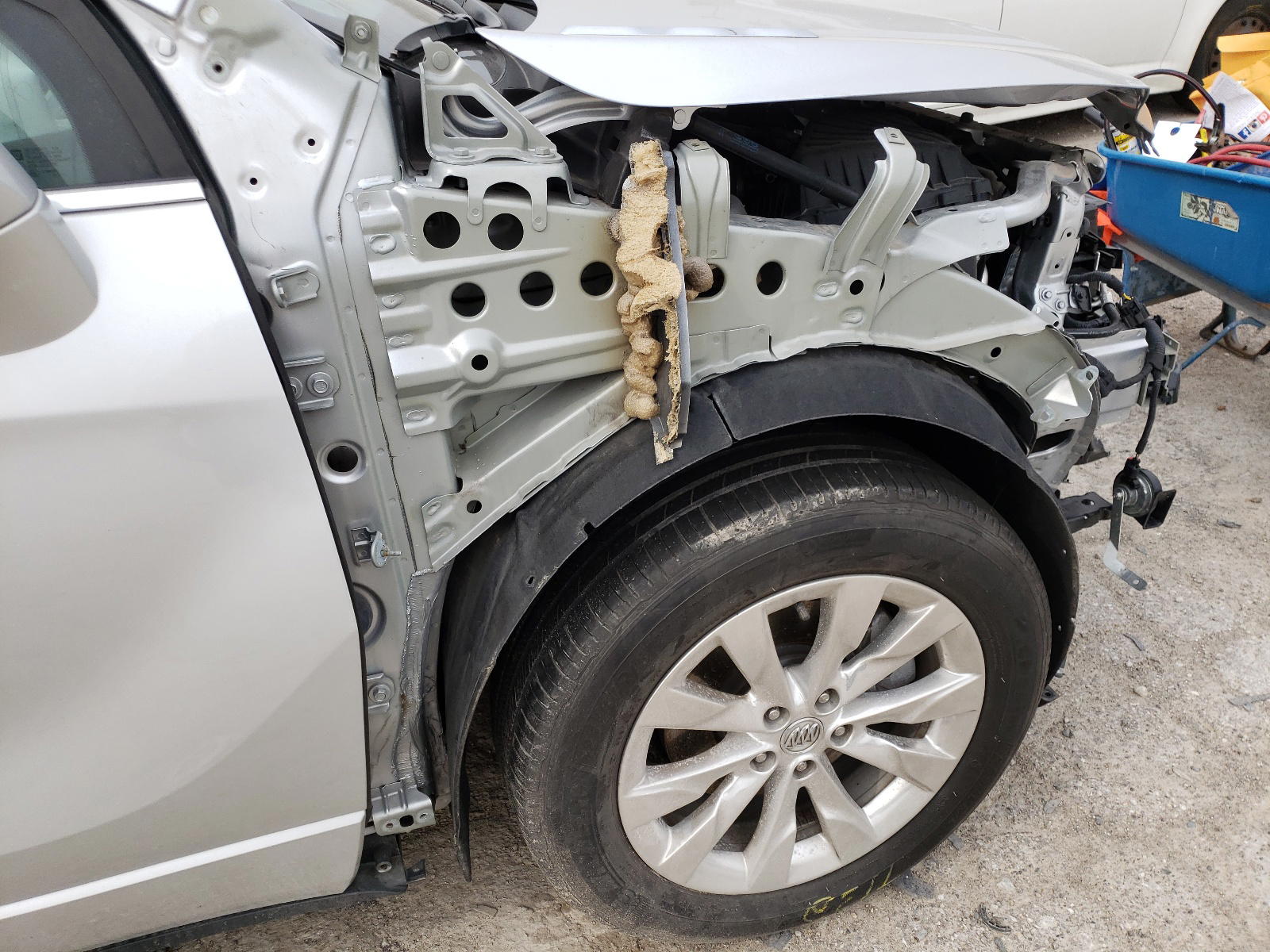 Photo 9 from auction – 2017 BUICK ENVISION E with VIN LRBFXBSA0HD107978
