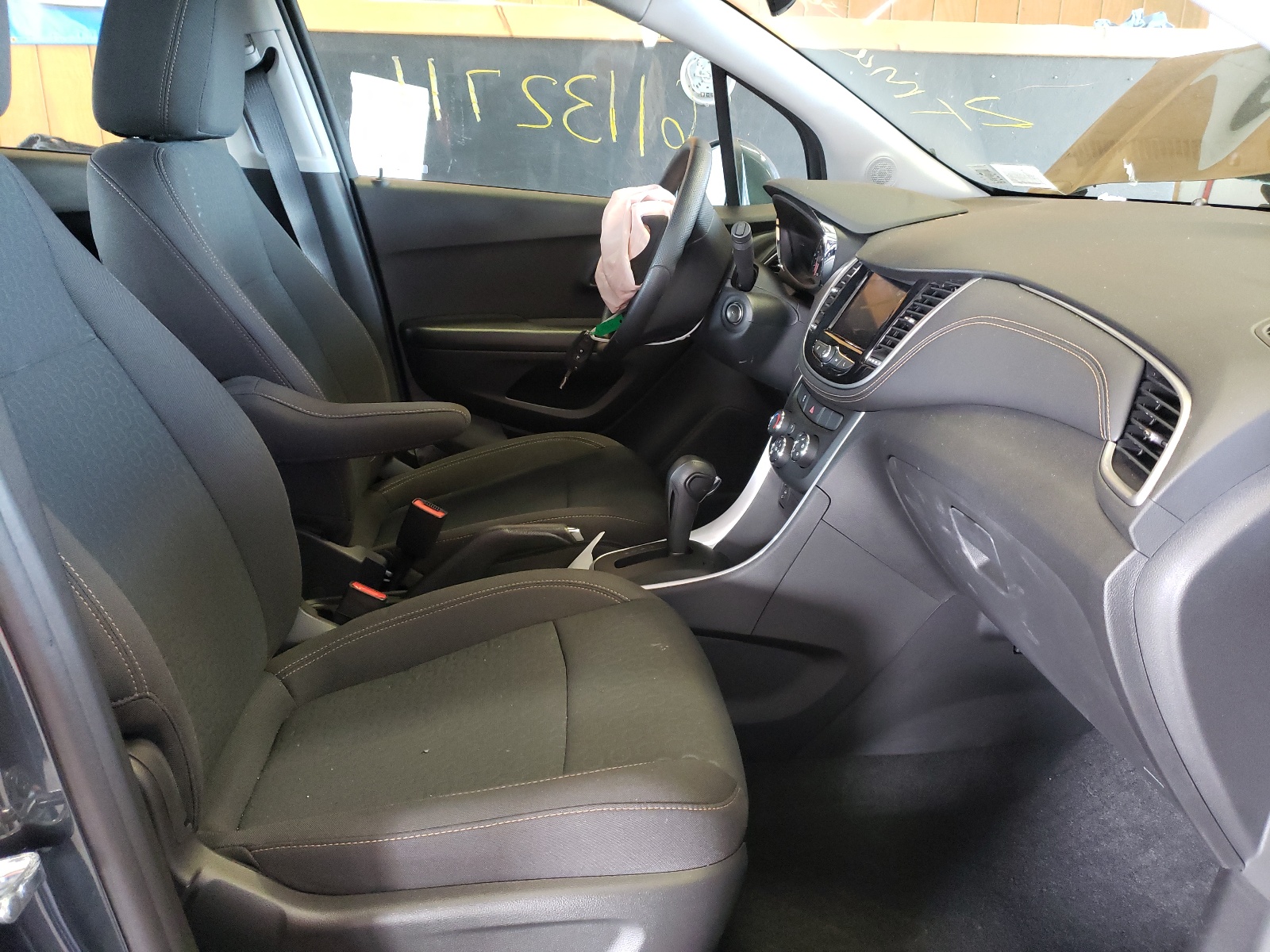 Photo 5 from auction – 2021 CHEVROLET TRAX LS with VIN KL7CJNSB6MB342498