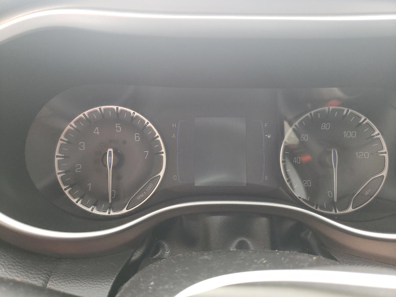 Photo 8 from auction – 2018 CHRYSLER PACIFICA T with VIN 2C4RC1BGXJR112276