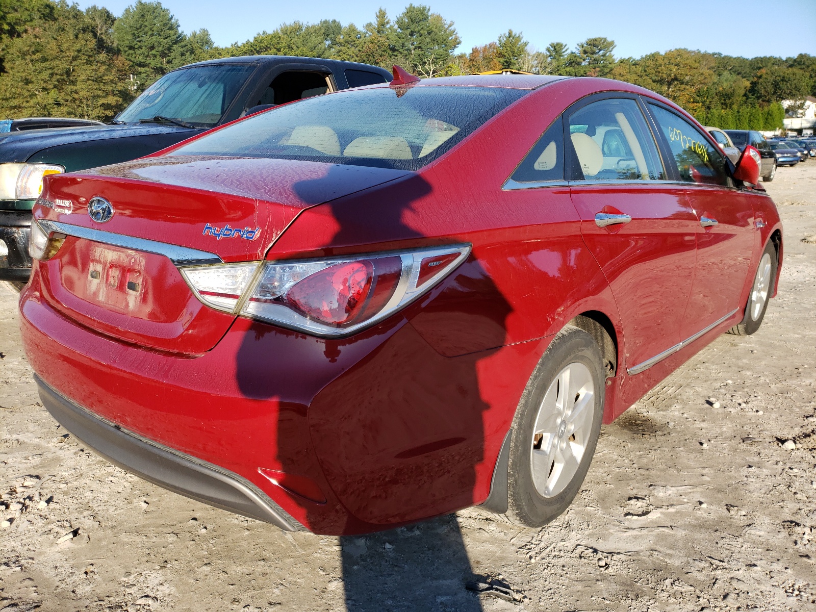 Photo 4 from auction – 2011 HYUNDAI SONATA HYB with VIN KMHEC4A49BA007317