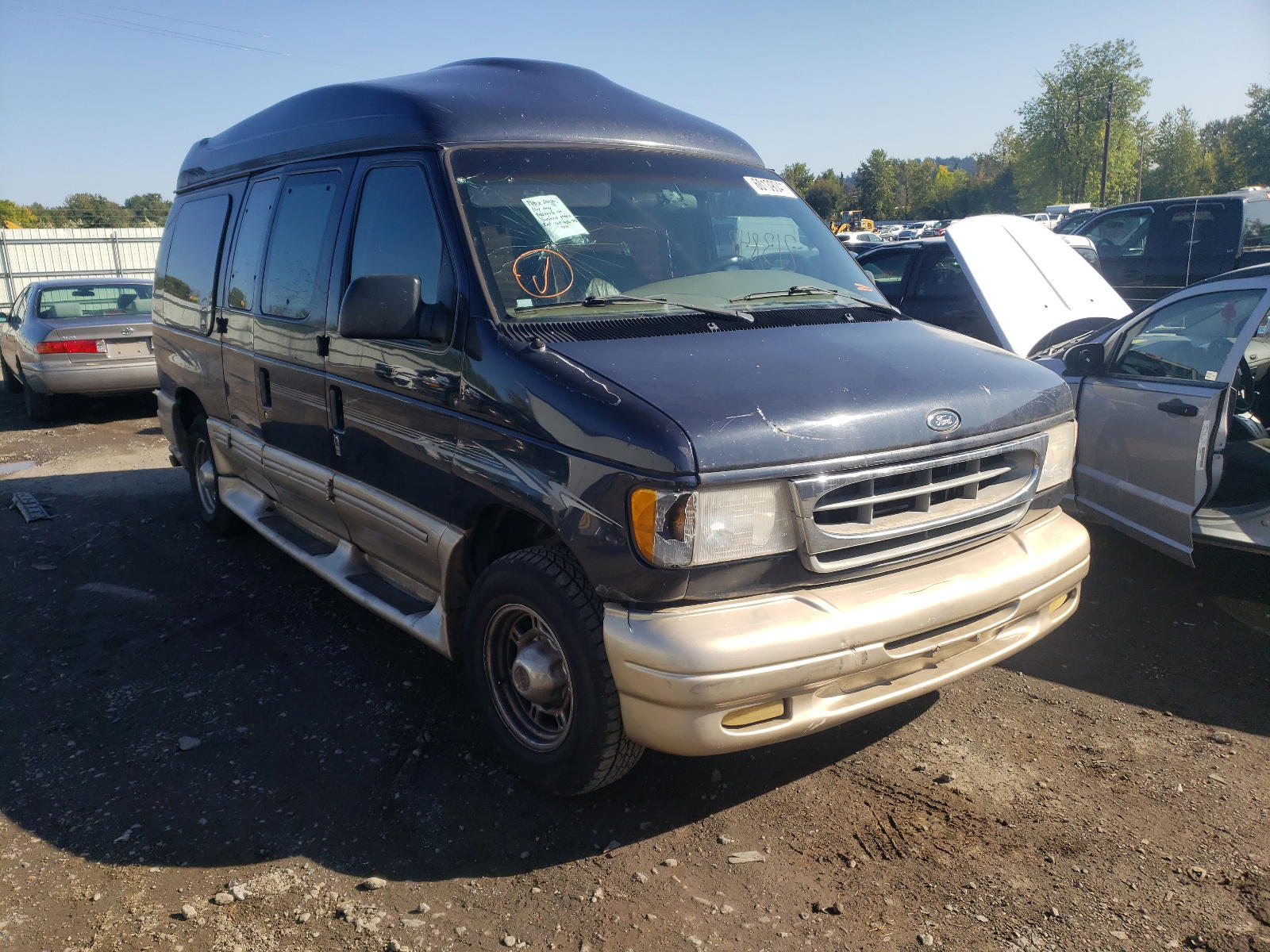 FORD ECONOLINE 2000 with VIN 1FDPE24L0YHA81039 - Photo from auction