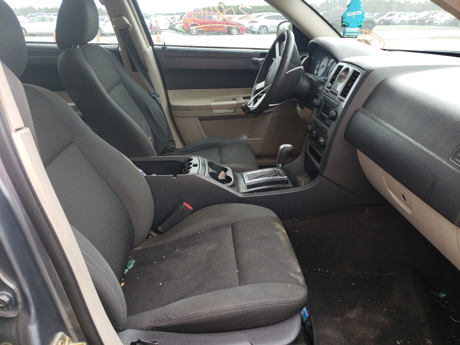 Photo 5 from auction – 2006 CHRYSLER 300 with VIN 2C3LA43R56H525558