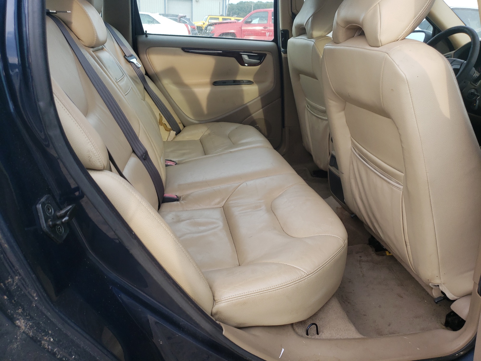 Photo 6 from auction – 2001 VOLVO V70 2.4T with VIN YV1SW58DX11025182