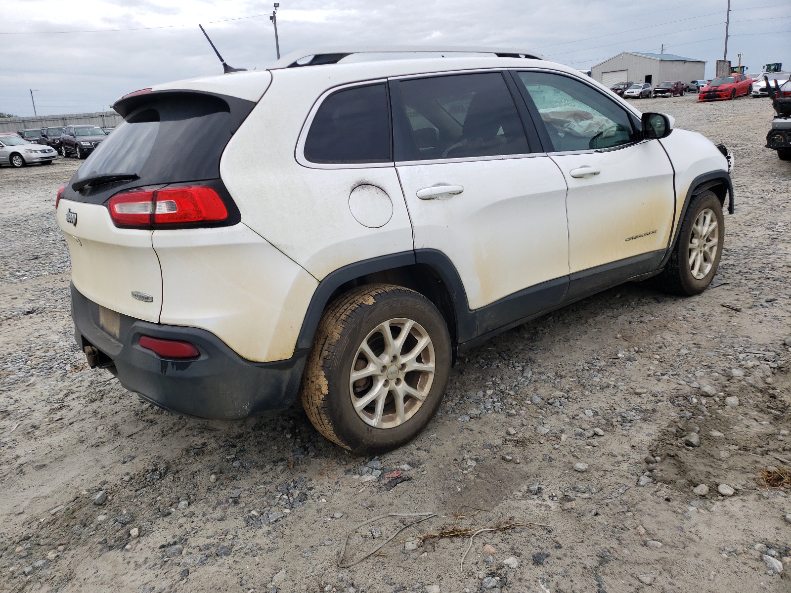 Photo 4 from auction – 2015 JEEP CHEROKEE L with VIN 1C4PJLCB8FW707928