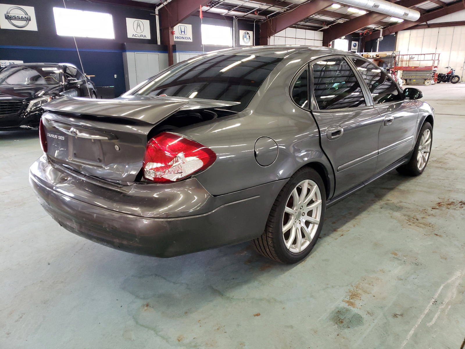 Photo 4 from auction – 2003 FORD TAURUS SES with VIN 1FAFP55S63A224133