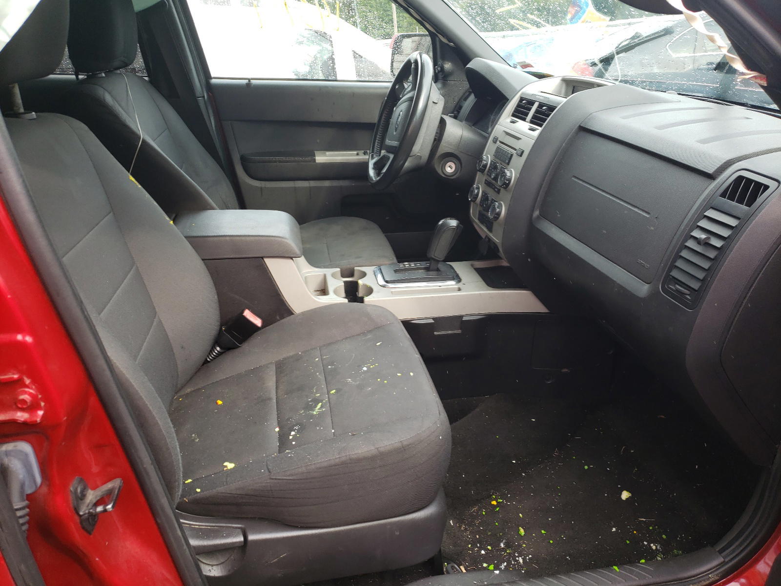 Photo 5 from auction – 2011 FORD ESCAPE with VIN 1FMCU9DG1BKA69229