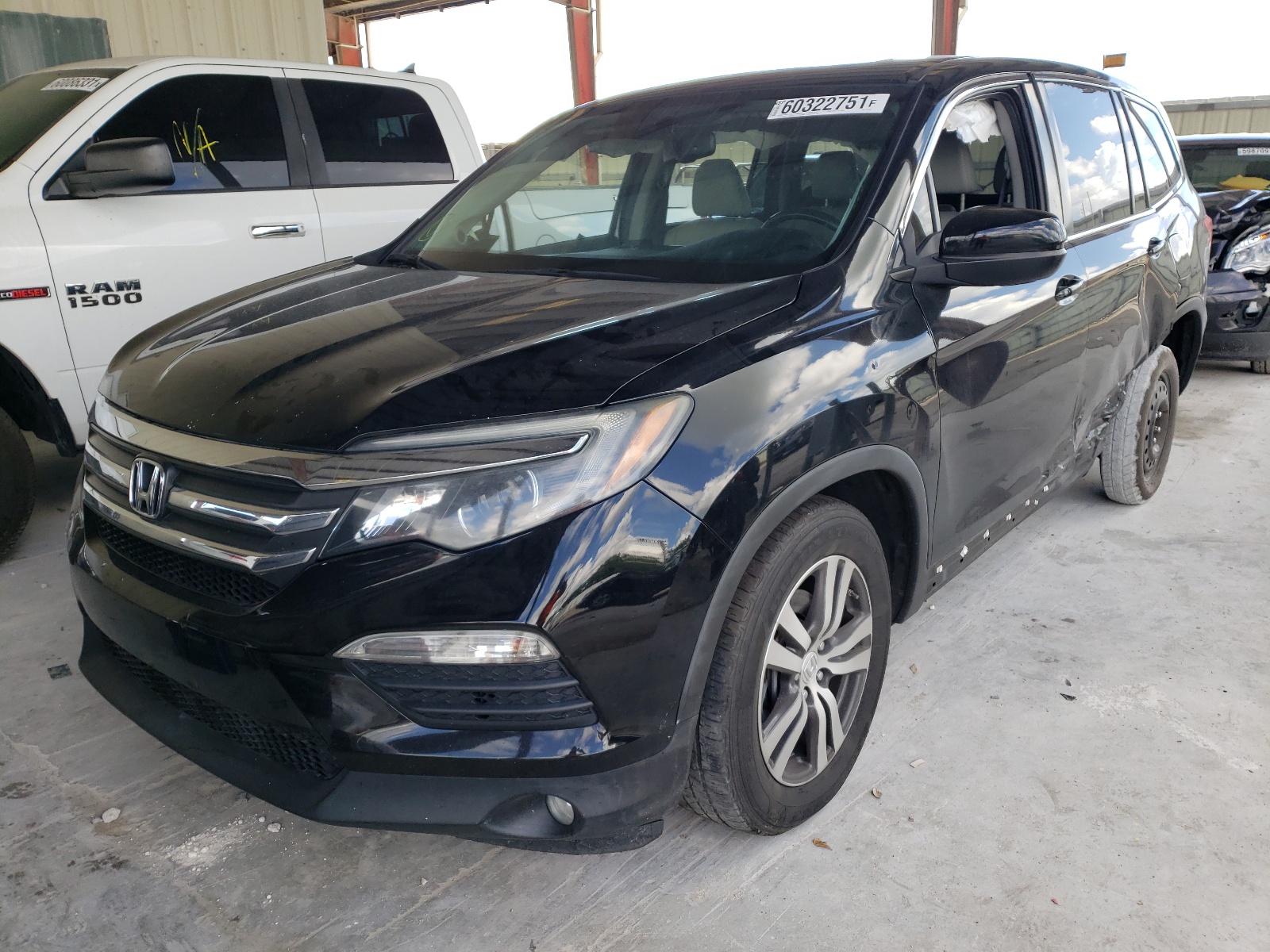 Photo 2 from auction – 2016 HONDA PILOT EXL with VIN 5FNYF5H51GB017688