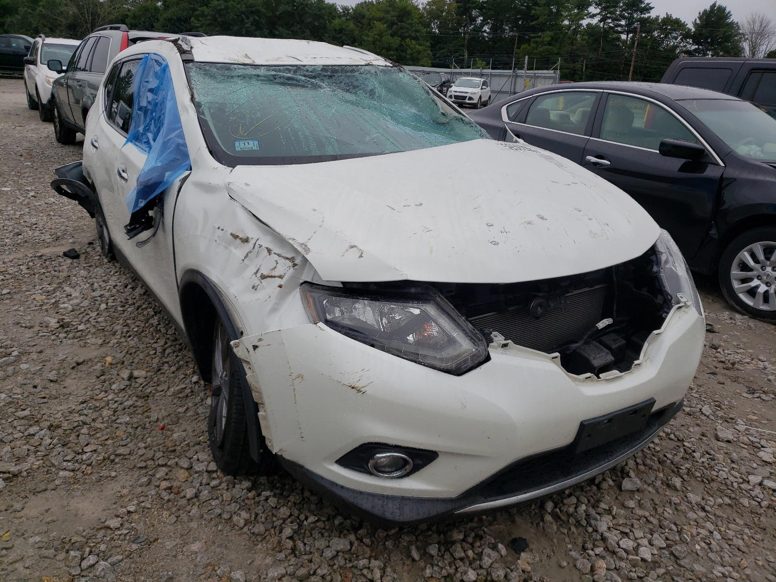 NISSAN ROGUE S 2016 with VIN KNMAT2MV8GP711945 - Photo from auction