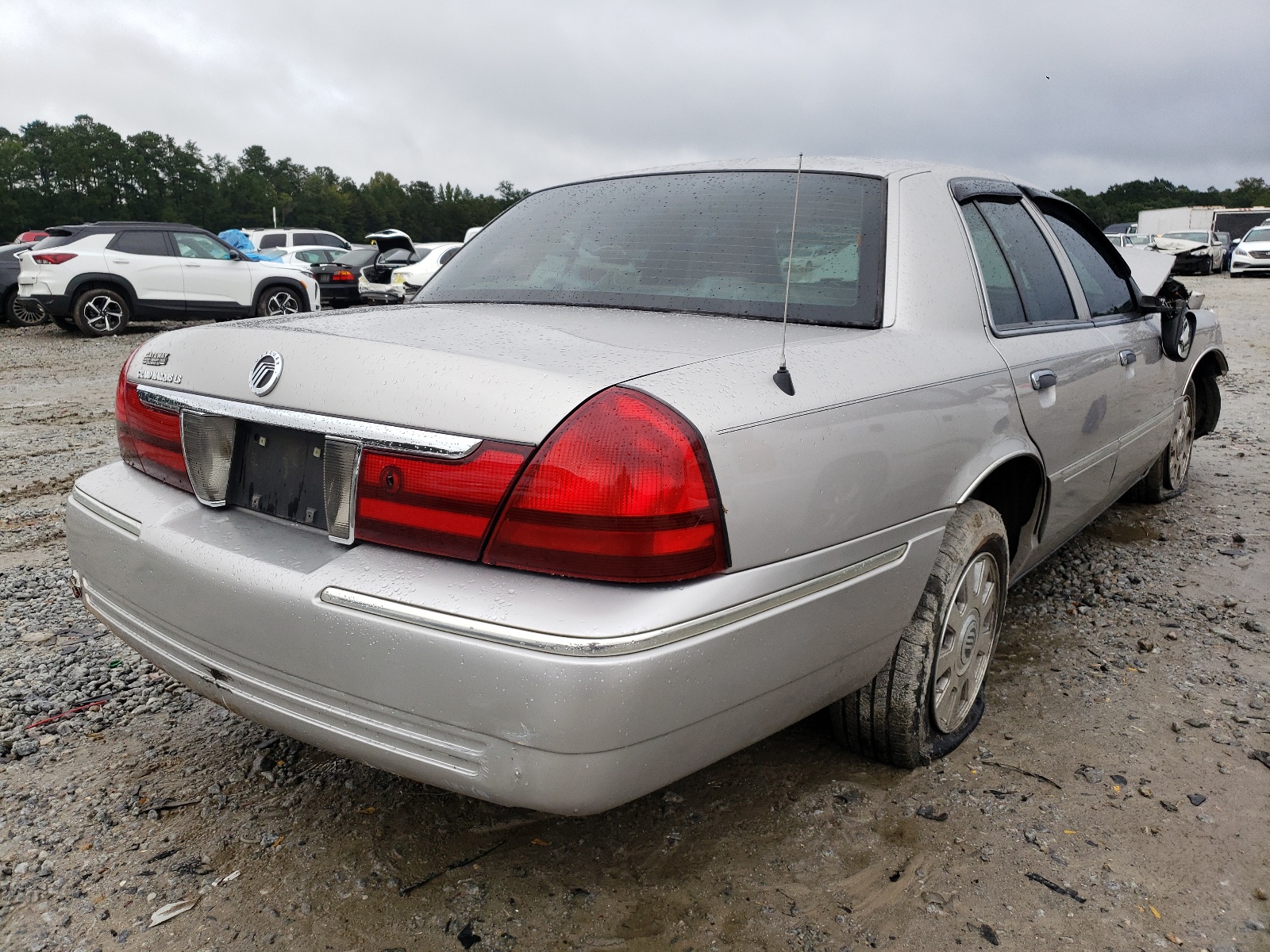 Photo 4 from auction – 2005 MERCURY GRAND MARQ with VIN 2MEFM75W15X668370