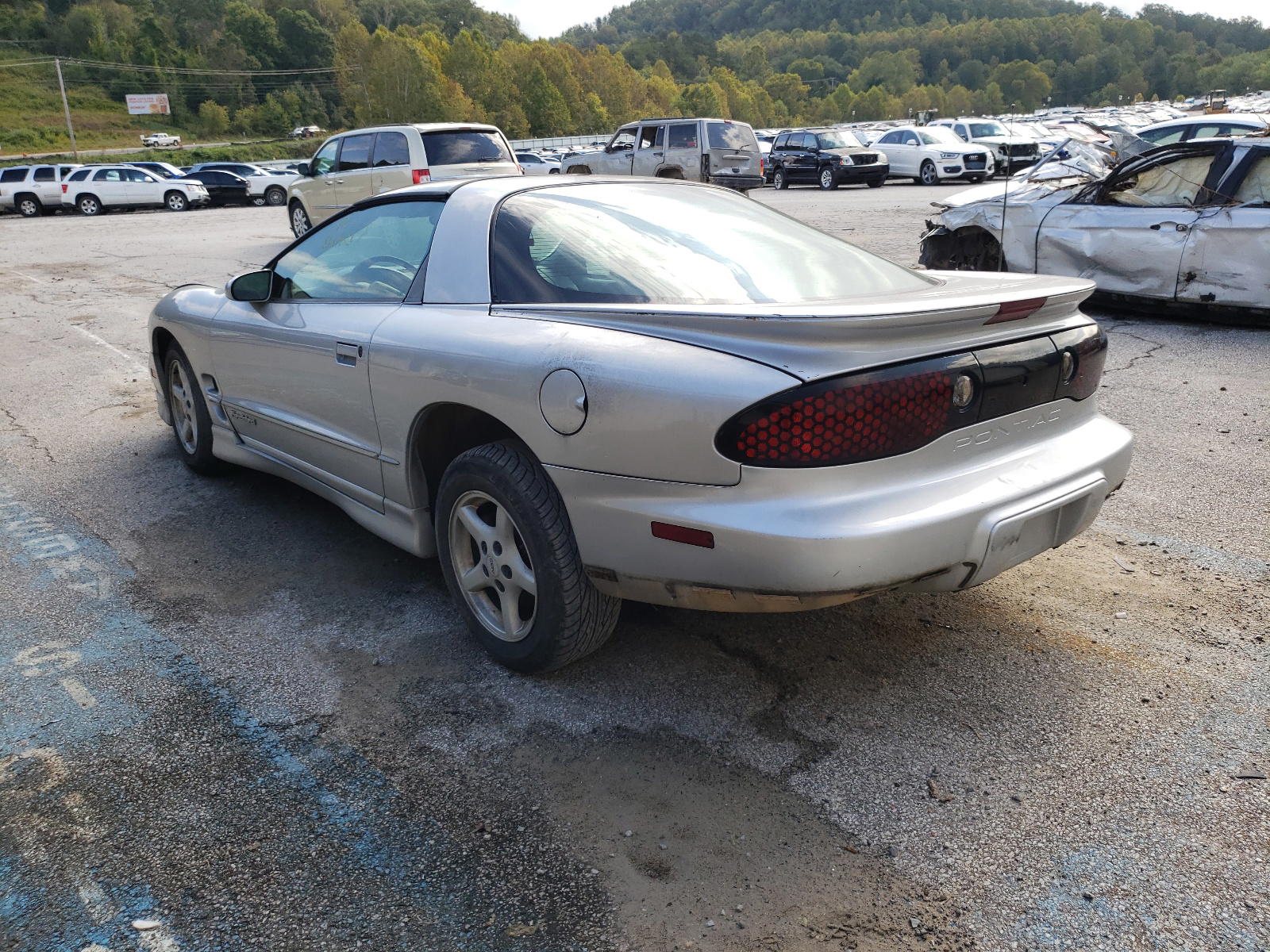 Photo 3 from auction – 1999 PONTIAC FIREBIRD with VIN 2G2FS22K2X2229100