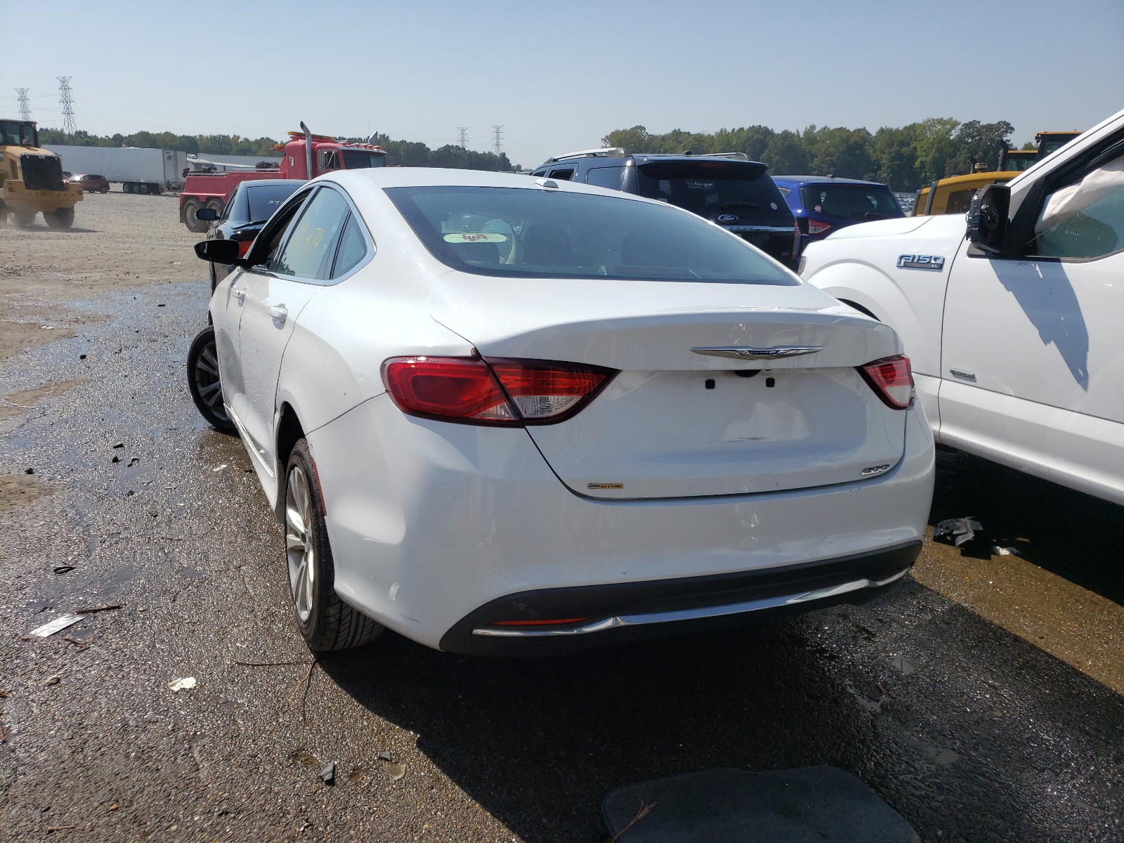 Photo 3 from auction – 2015 CHRYSLER 200 LIMITE with VIN 1C3CCCAB4FN741354