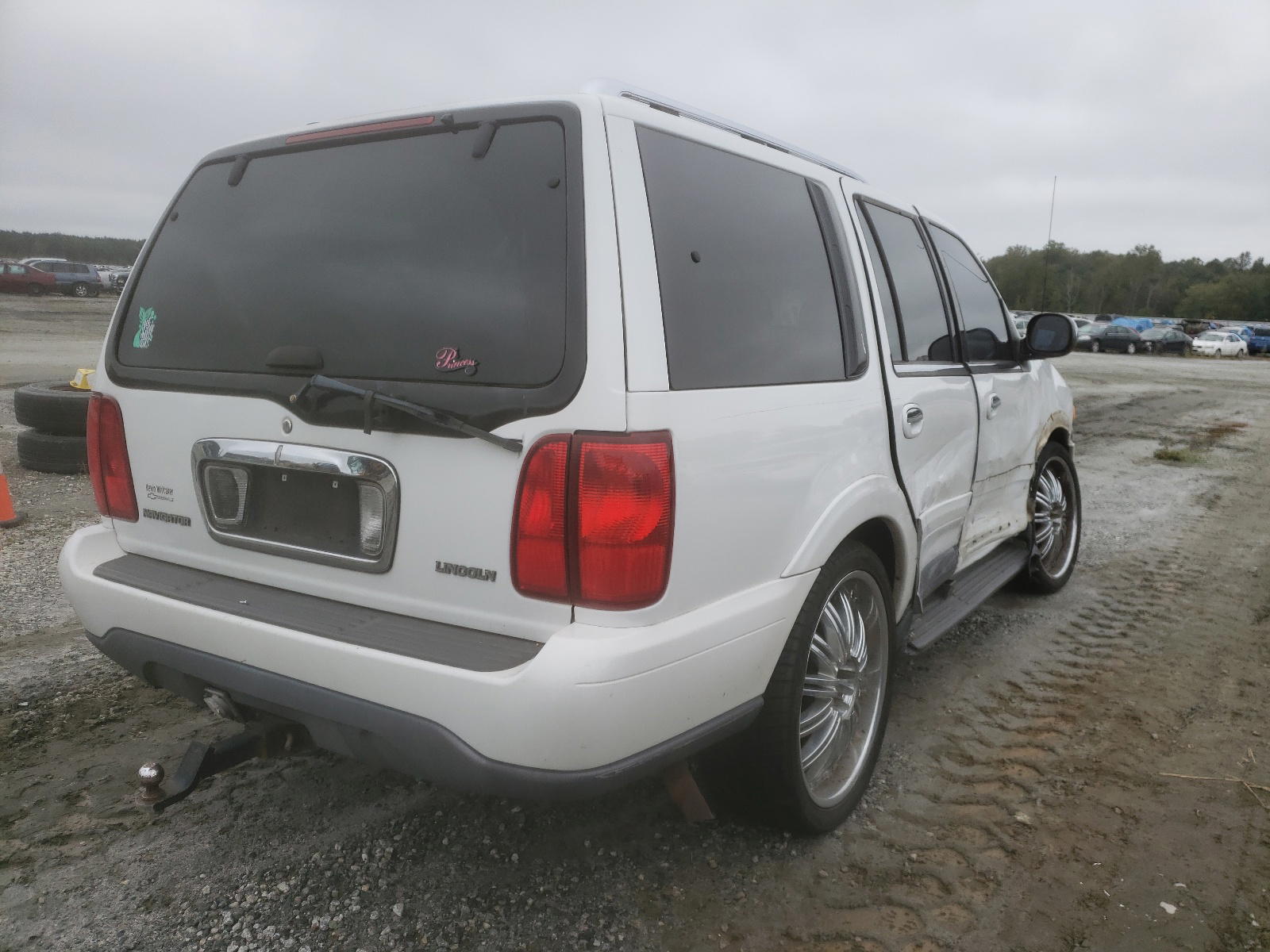 Photo 4 from auction – 1998 LINCOLN NAVIGATOR with VIN 5LMPU28L3WLJ42002