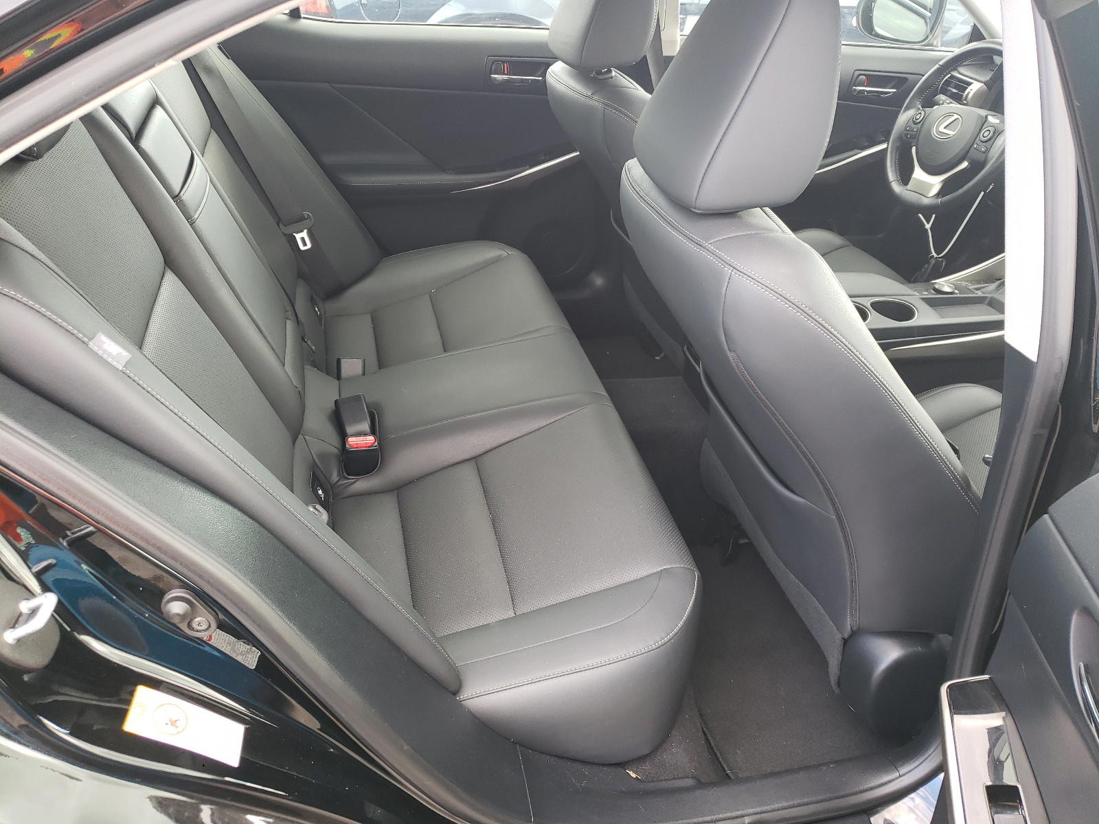 Photo 6 from auction – 2016 LEXUS IS 200T with VIN JTHBA1D21G5036766