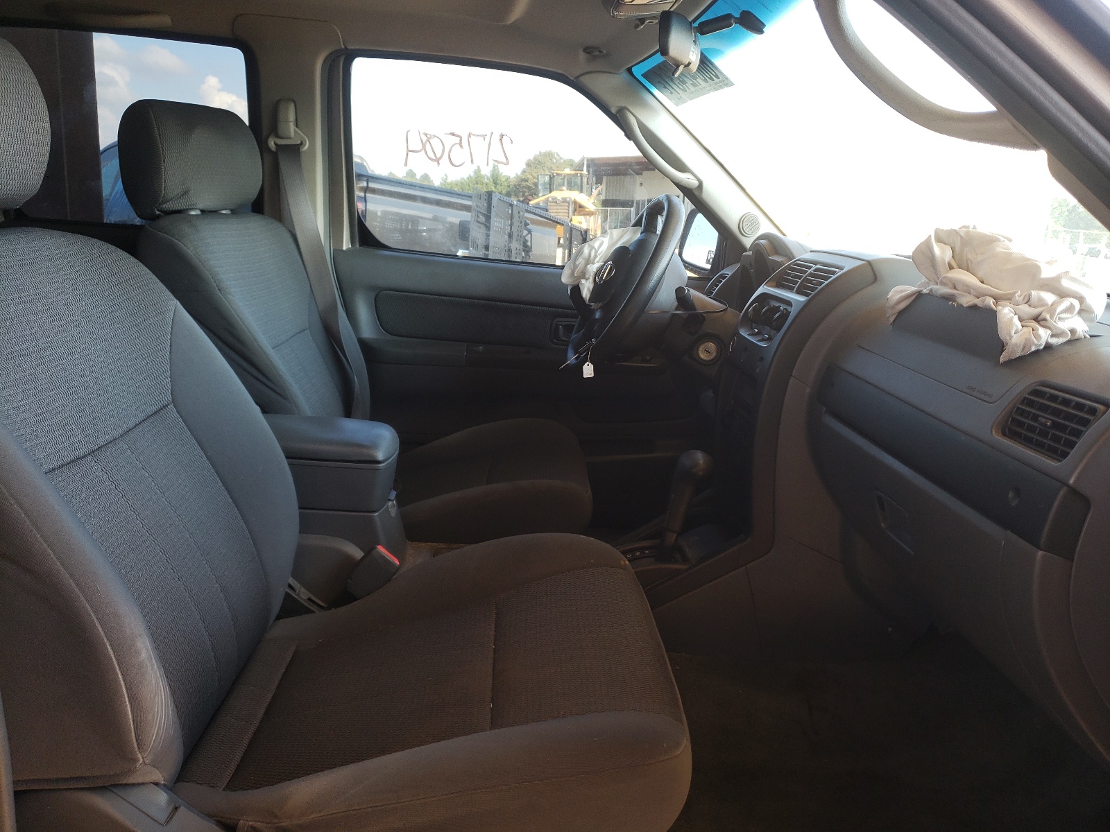 Photo 5 from auction – 2004 NISSAN FRONTIER C with VIN 1N6ED29X94C448082