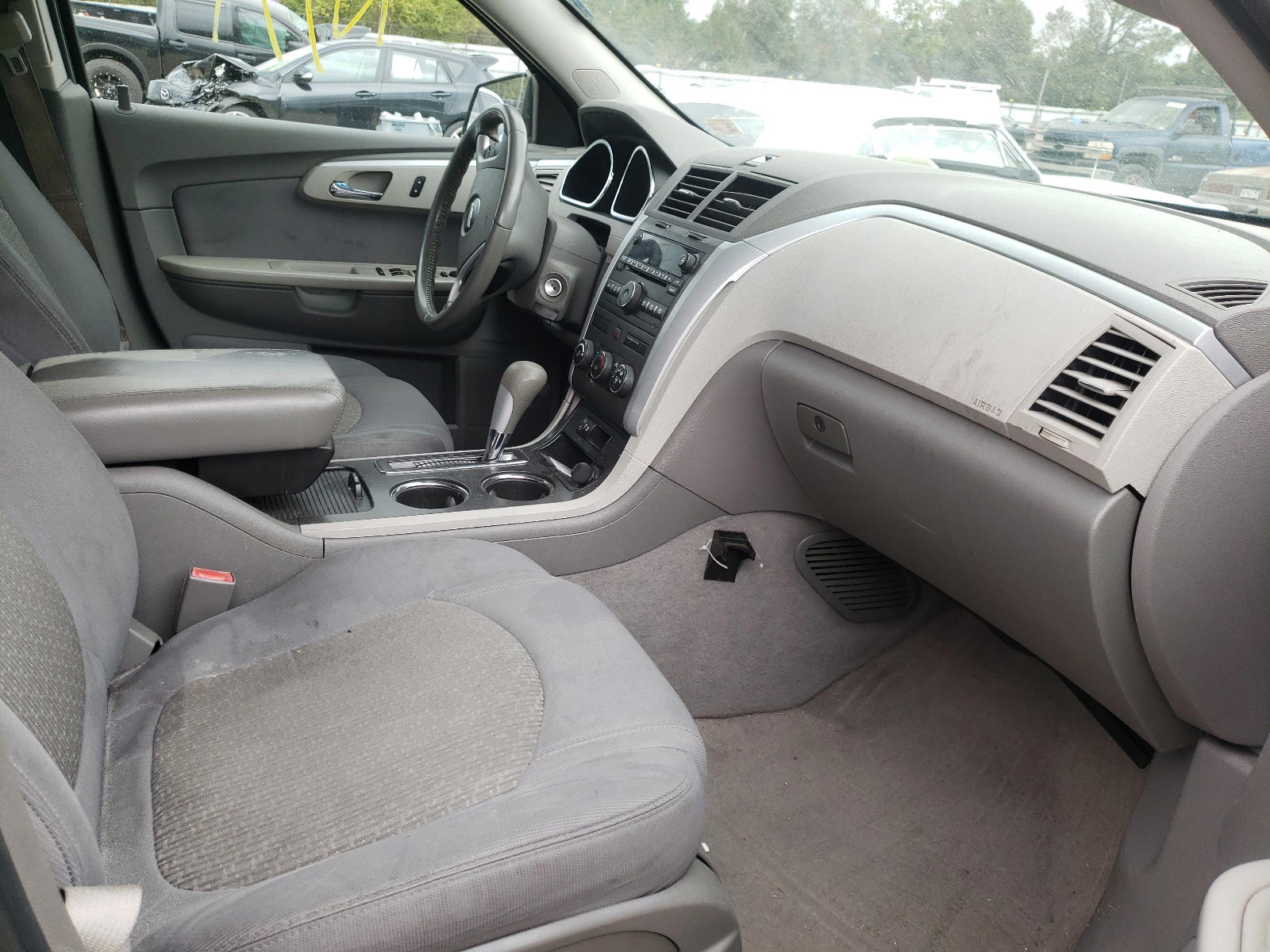 Photo 5 from auction – 2011 CHEVROLET TRAVERSE L with VIN 1GNKRFED2BJ387071