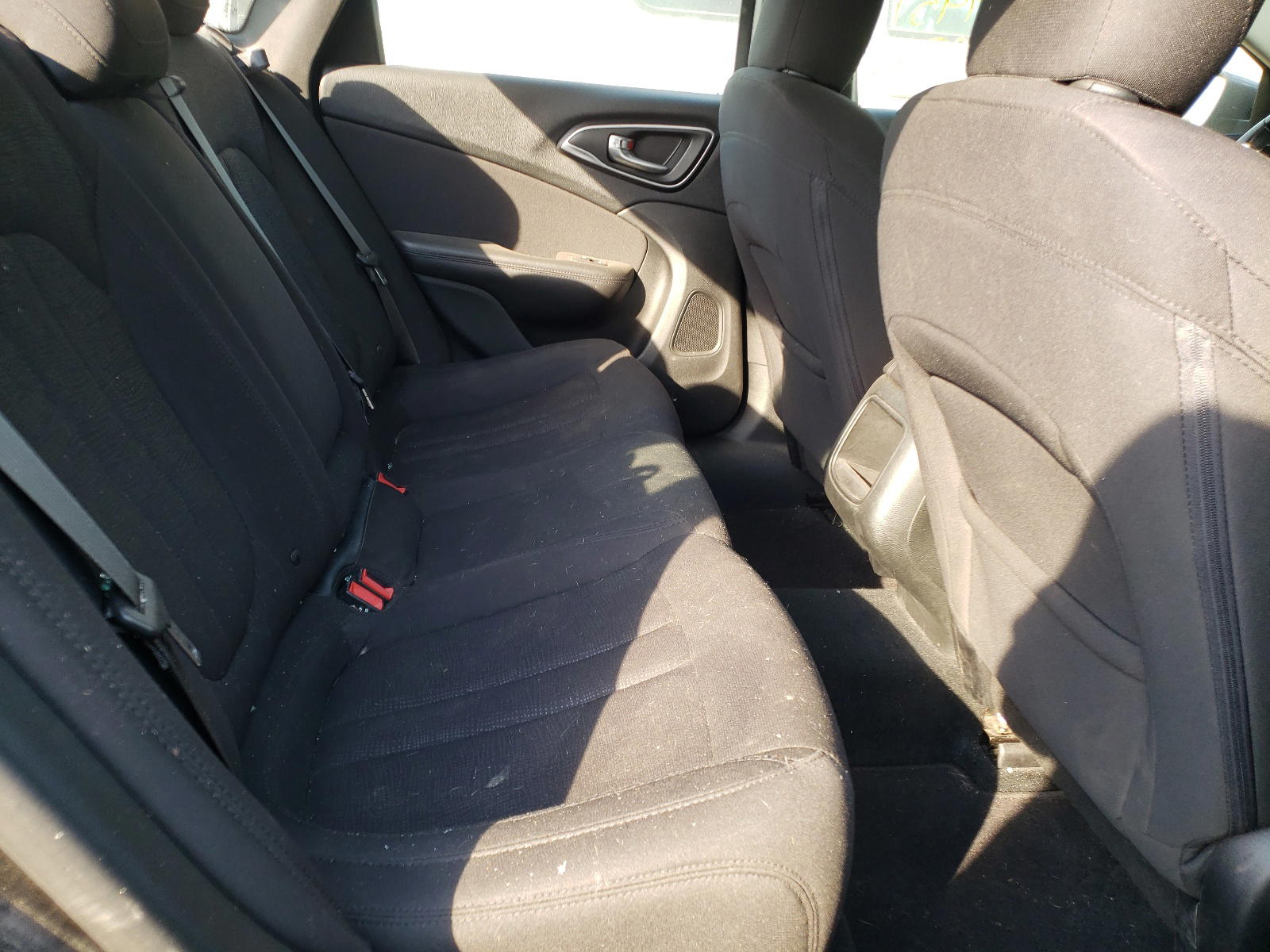 Photo 6 from auction – 2015 CHRYSLER 200 LIMITE with VIN 1C3CCCAB1FN553925