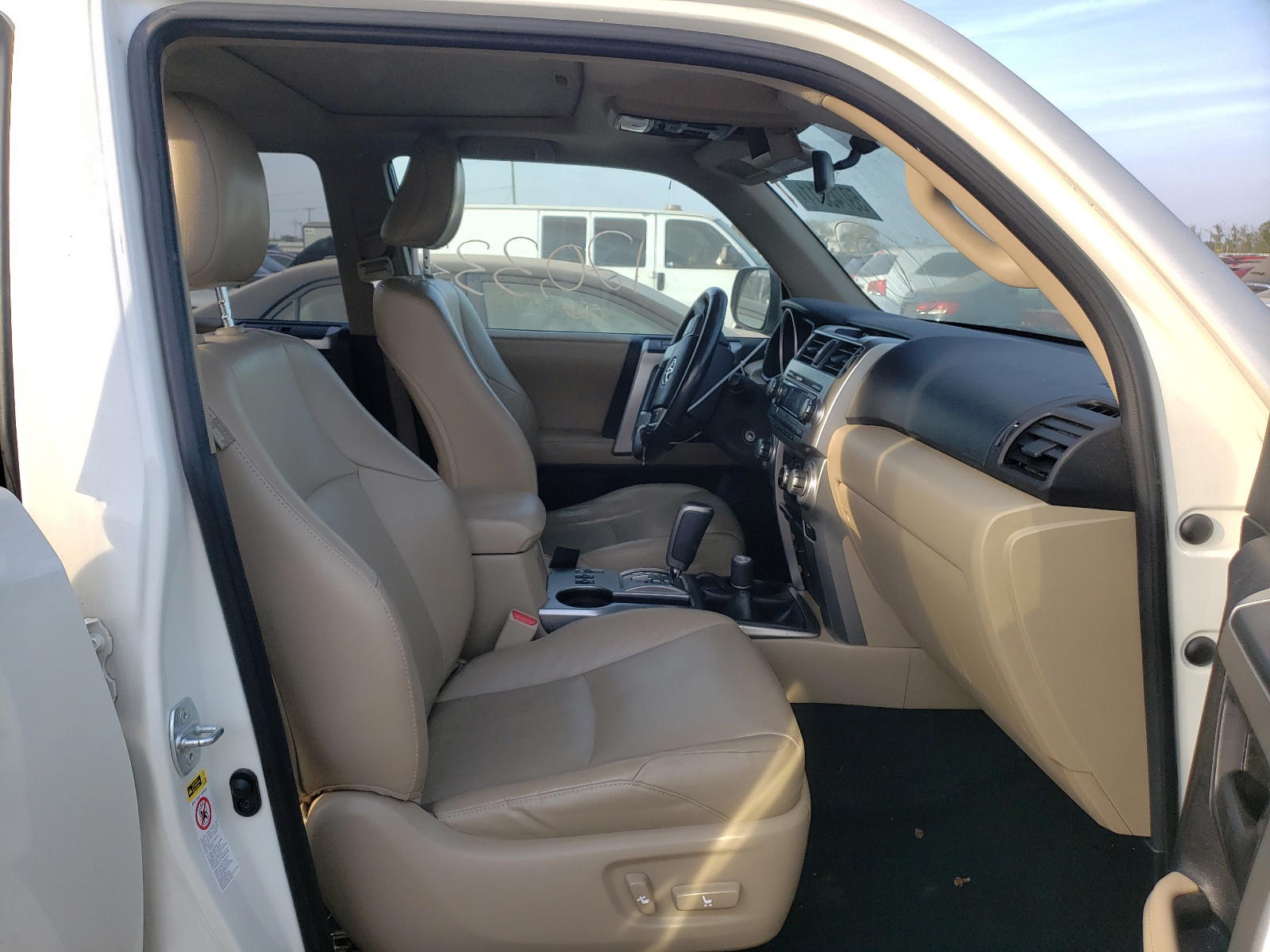 Photo 5 from auction – 2011 TOYOTA 4RUNNER SR with VIN JTEBU5JR7B5048216