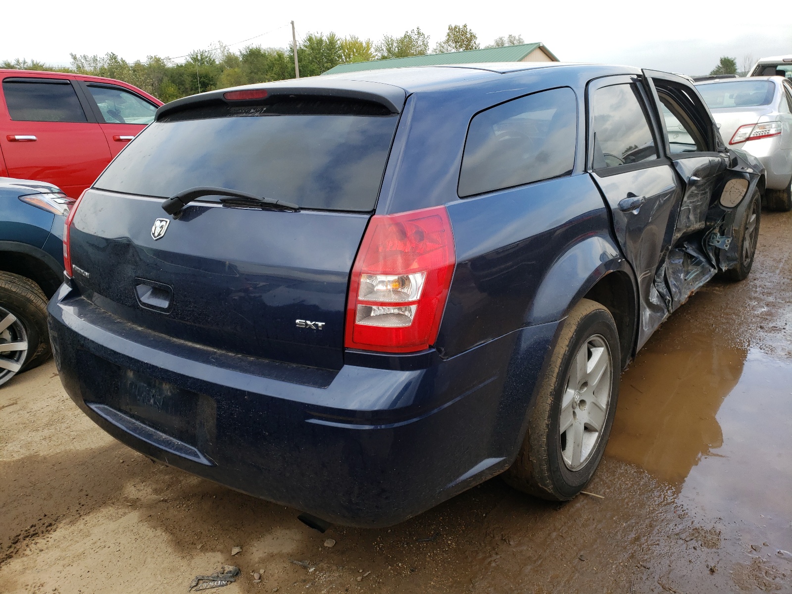 Photo 4 from auction – 2005 DODGE MAGNUM SXT with VIN 2D8FV48V15H557376