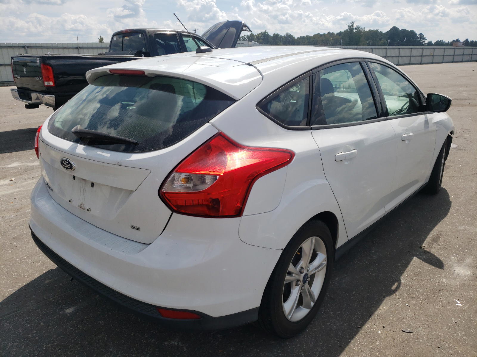 Photo 4 from auction – 2014 FORD FOCUS SE with VIN 1FADP3K23EL225439