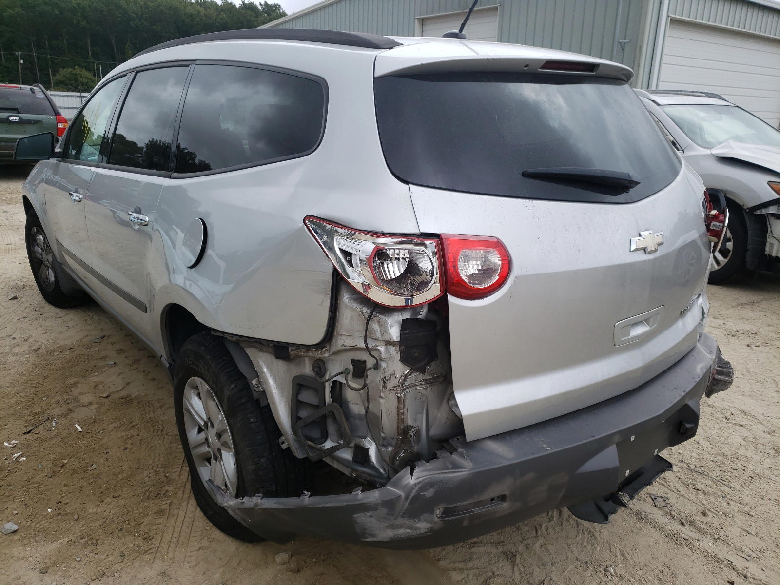 Photo 3 from auction – 2011 CHEVROLET TRAVERSE L with VIN 1GNKRFED2BJ387071