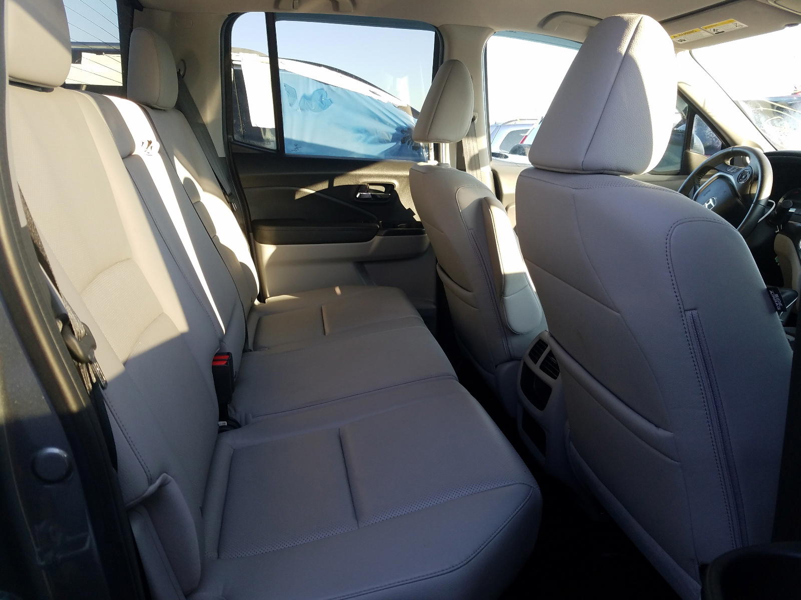 Photo 6 from auction – 2017 HONDA RIDGELINE with VIN 5FPYK3F56HB008173