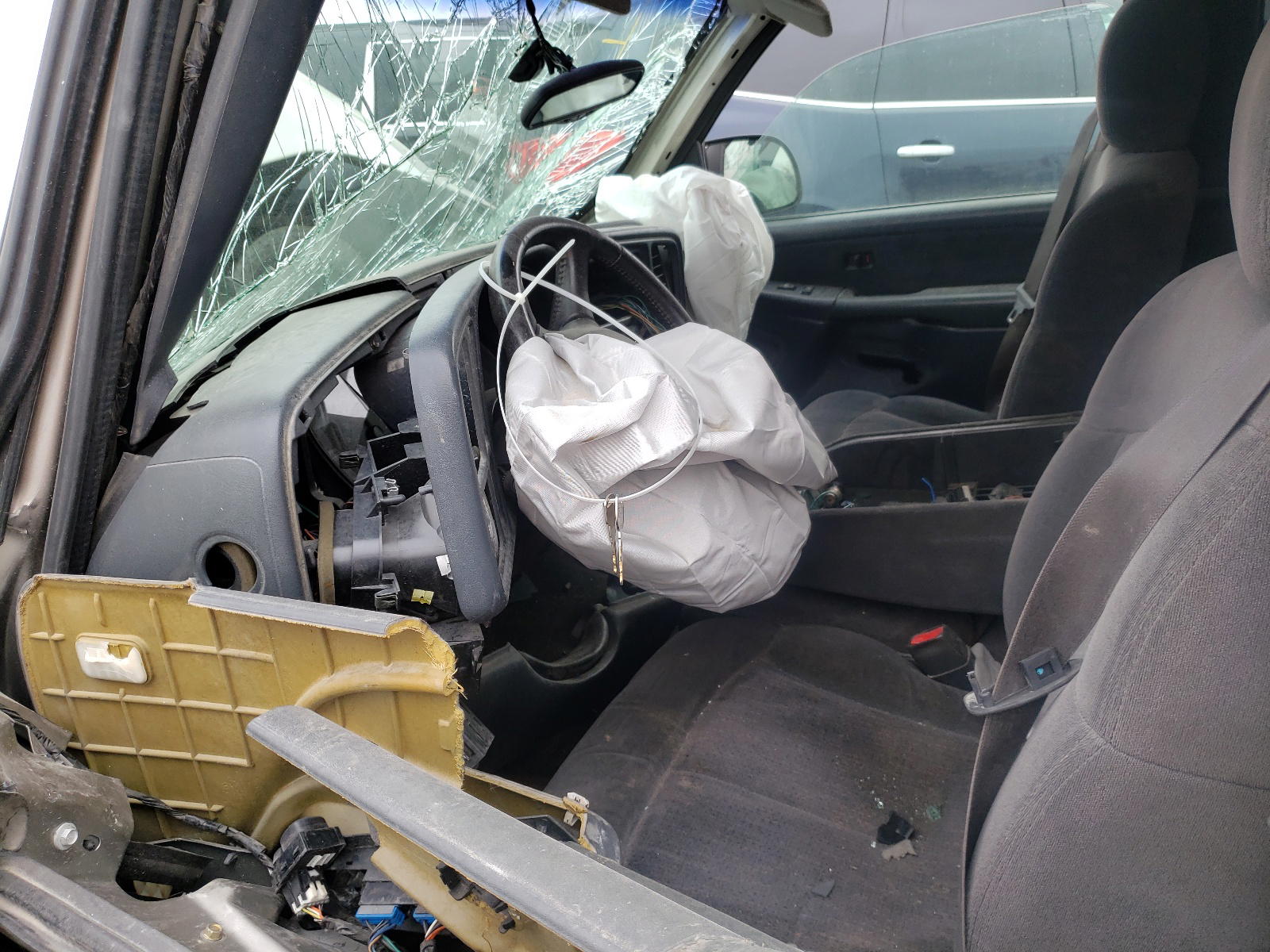 Photo 5 from auction – 2000 CHEVROLET SILVERADO with VIN 1GCEK19T2YZ302335