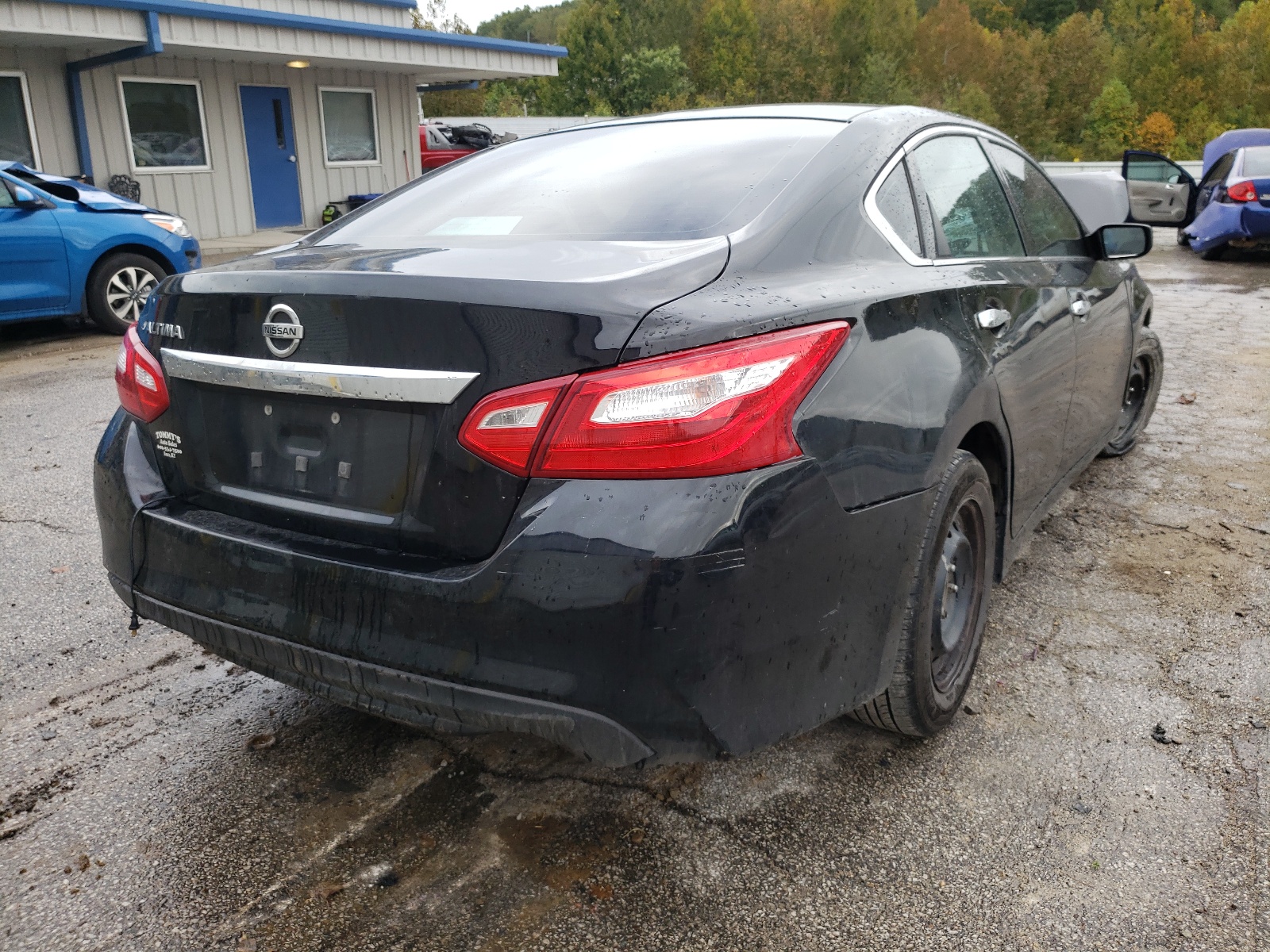 Photo 4 from auction – 2017 NISSAN ALTIMA 2.5 with VIN 1N4AL3AP2HN330168