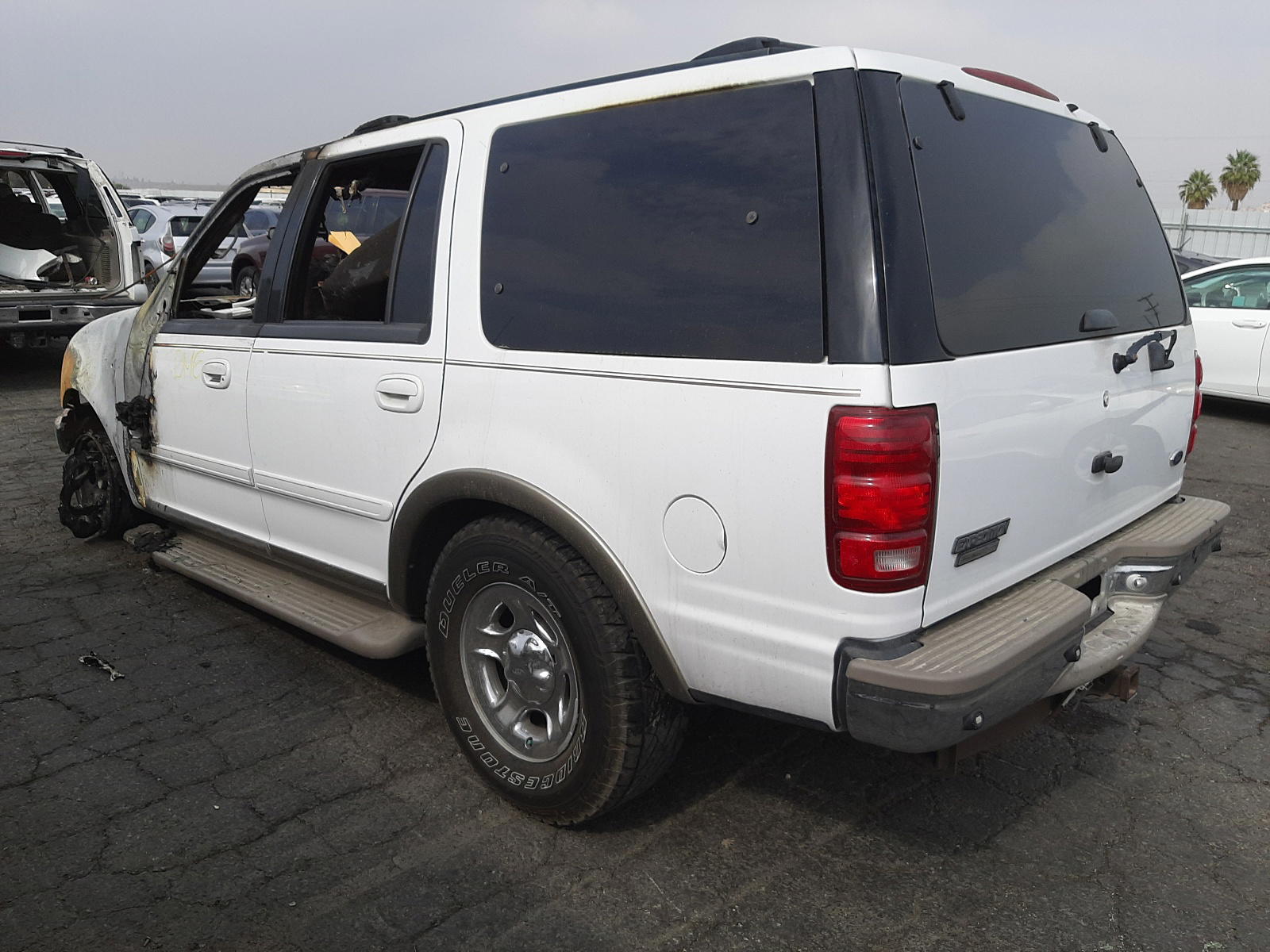 Photo 15 from auction – 2002 FORD EXPEDITION with VIN 1FMEU17L32LA56642