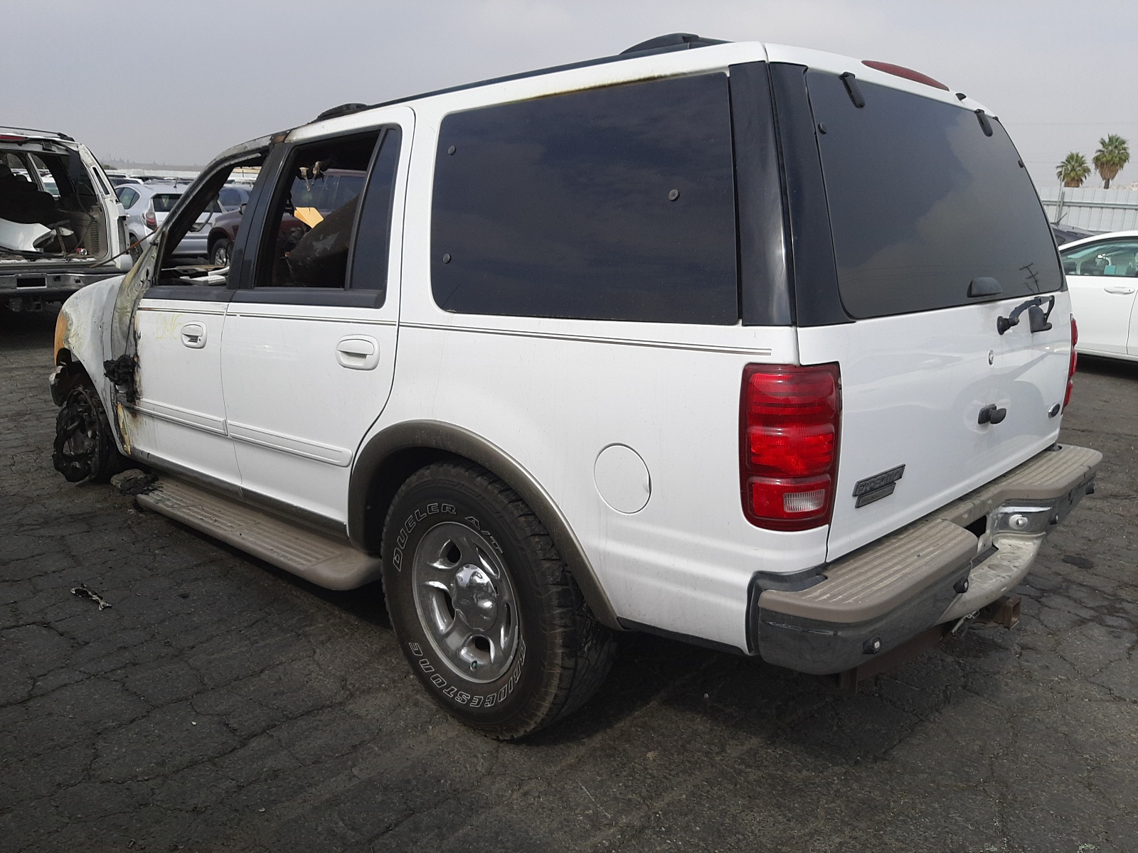 صورة رقم 15 من المزاد - 2002 FORD EXPEDITION مع VIN 1FMEU17L32LA56642