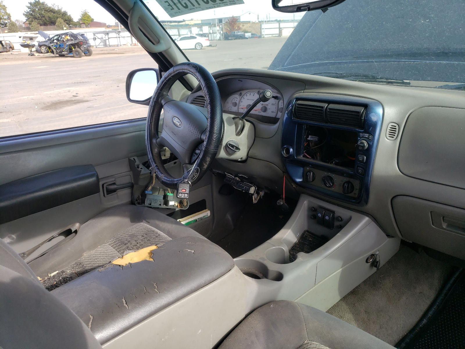 Photo 9 from auction – 2003 FORD EXPLORER S with VIN 1FMYU60E73UA56810