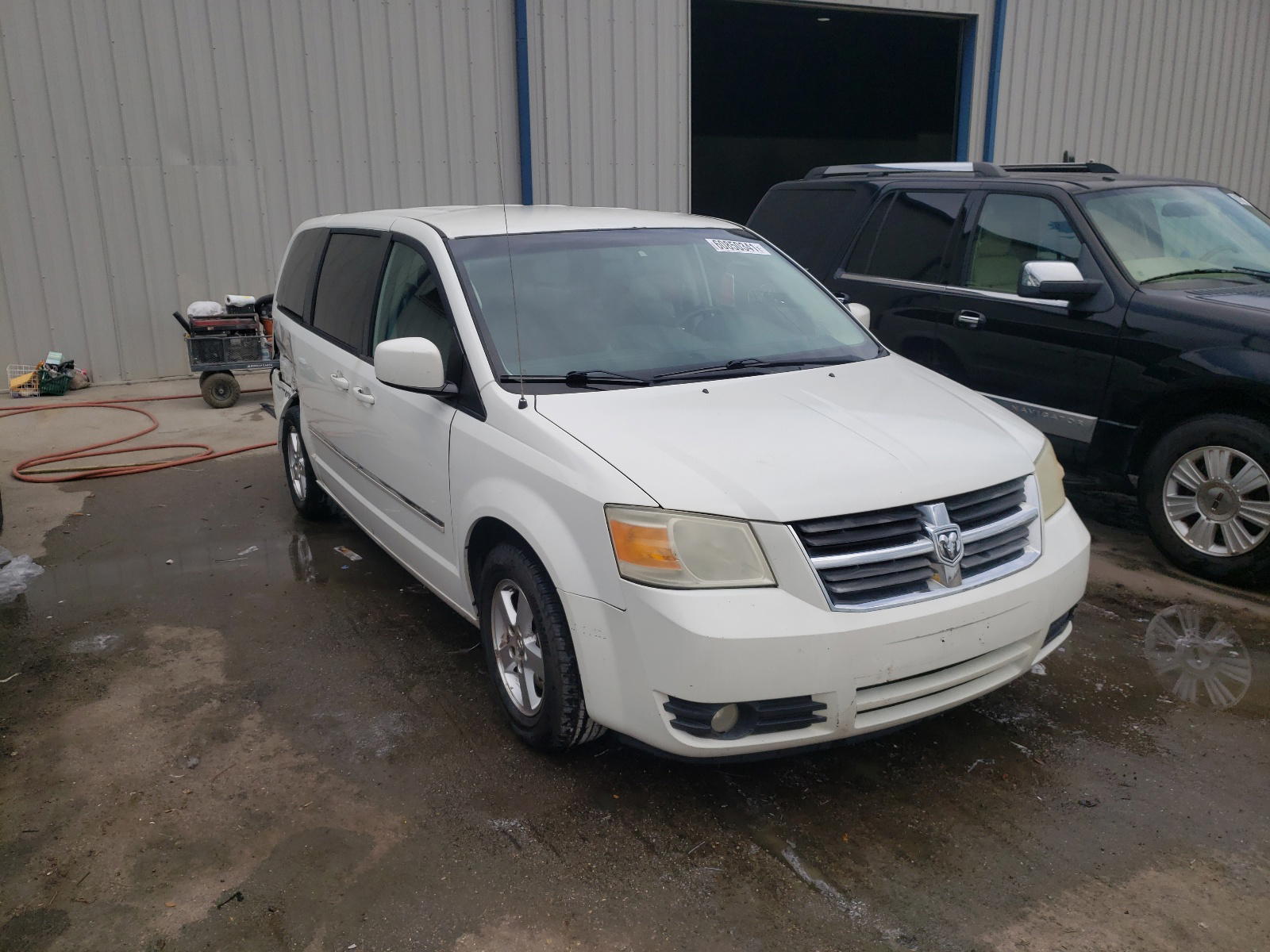 DODGE GRAND CARA 2008 with VIN 2D8HN54P68R802404 - Photo from auction