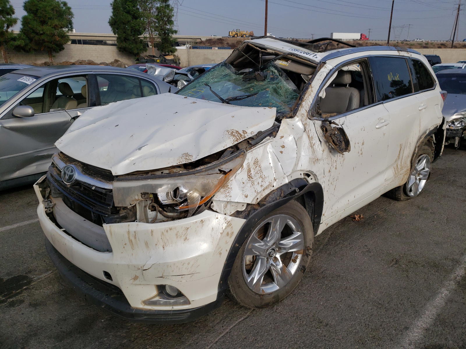 Photo 2 from auction – 2016 TOYOTA HIGHLANDER with VIN 5TDYKRFH3GS179513