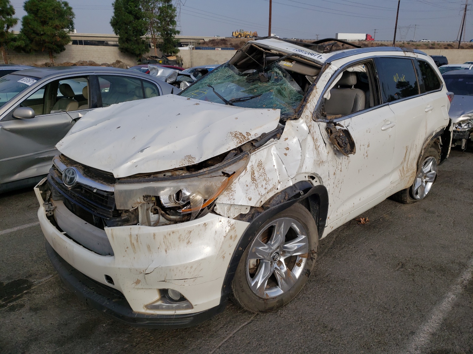 Zdjęcie 2 z aukcji – 2016 TOYOTA HIGHLANDER z VIN 5TDYKRFH3GS179513