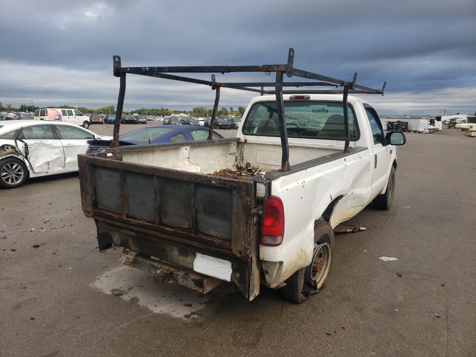Photo 4 from auction – 2002 FORD F350 SRW S with VIN 1FTSF30S52EA00446