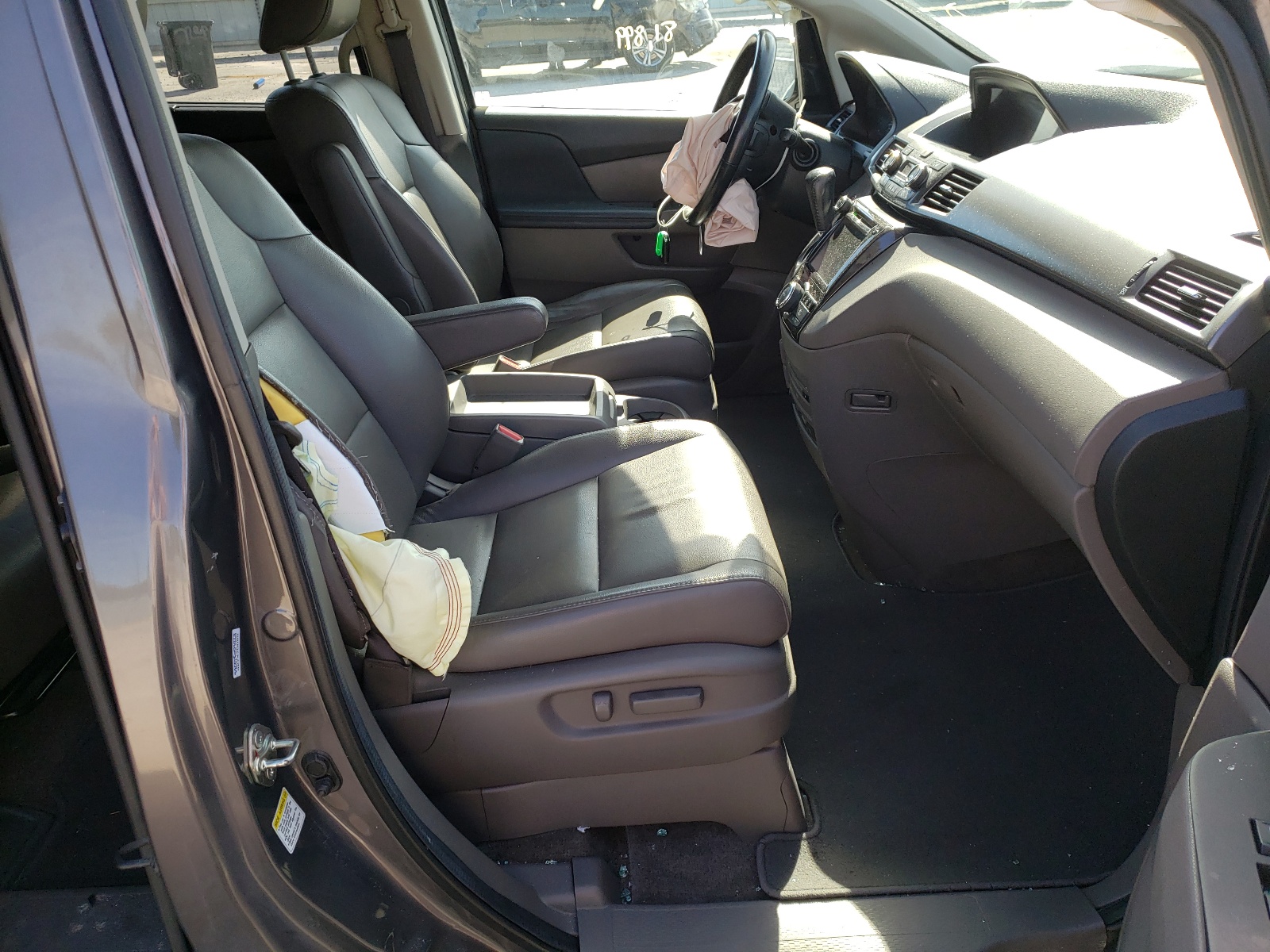 Photo 5 from auction – 2014 HONDA ODYSSEY TO with VIN 5FNRL5H96EB054572