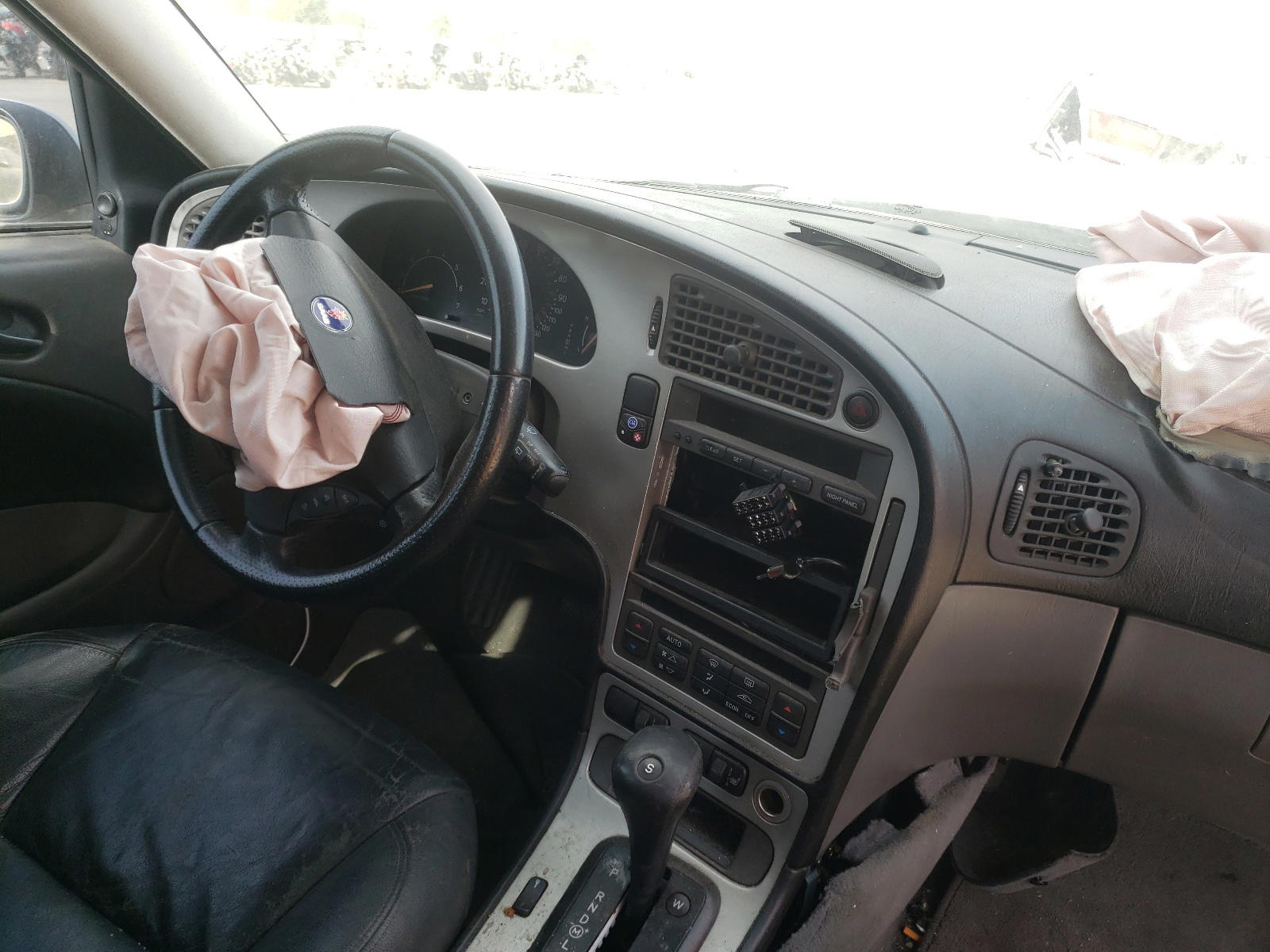 Photo 9 from auction – 2004 SAAB 9-5 AERO with VIN YS3EH59G543009883