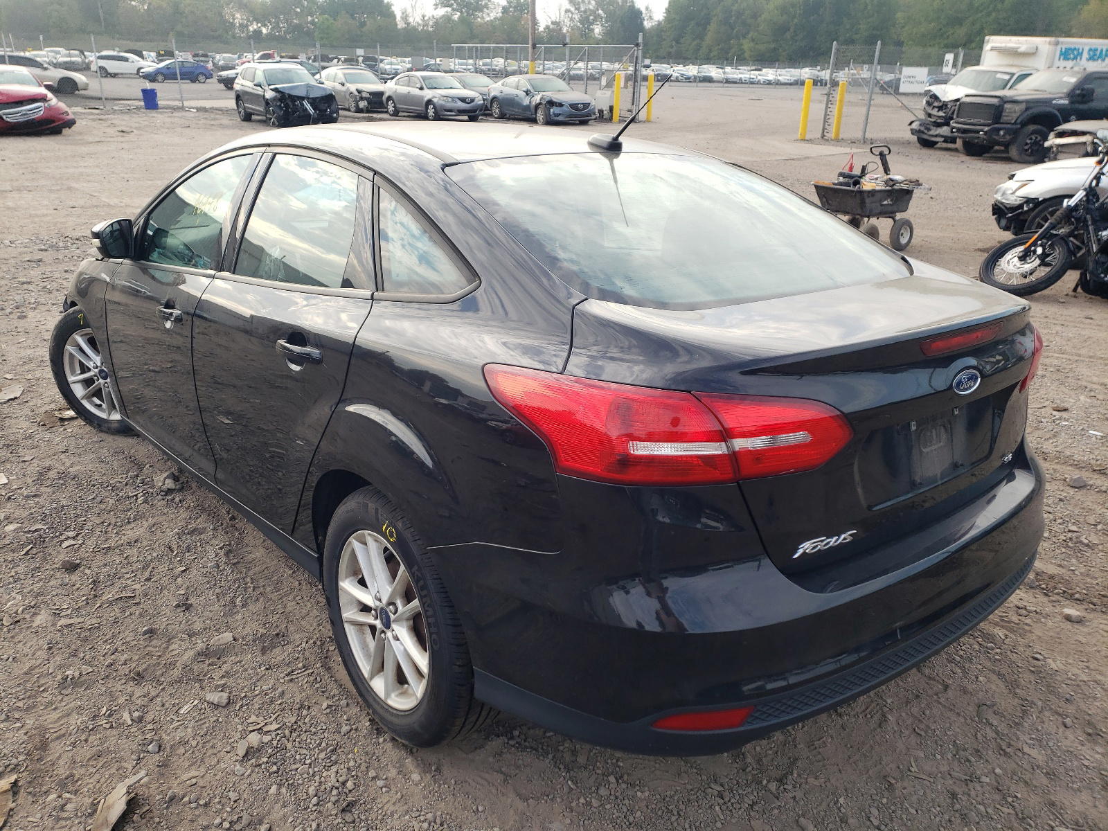 Photo 3 from auction – 2016 FORD FOCUS SE with VIN 1FADP3F26GL266872
